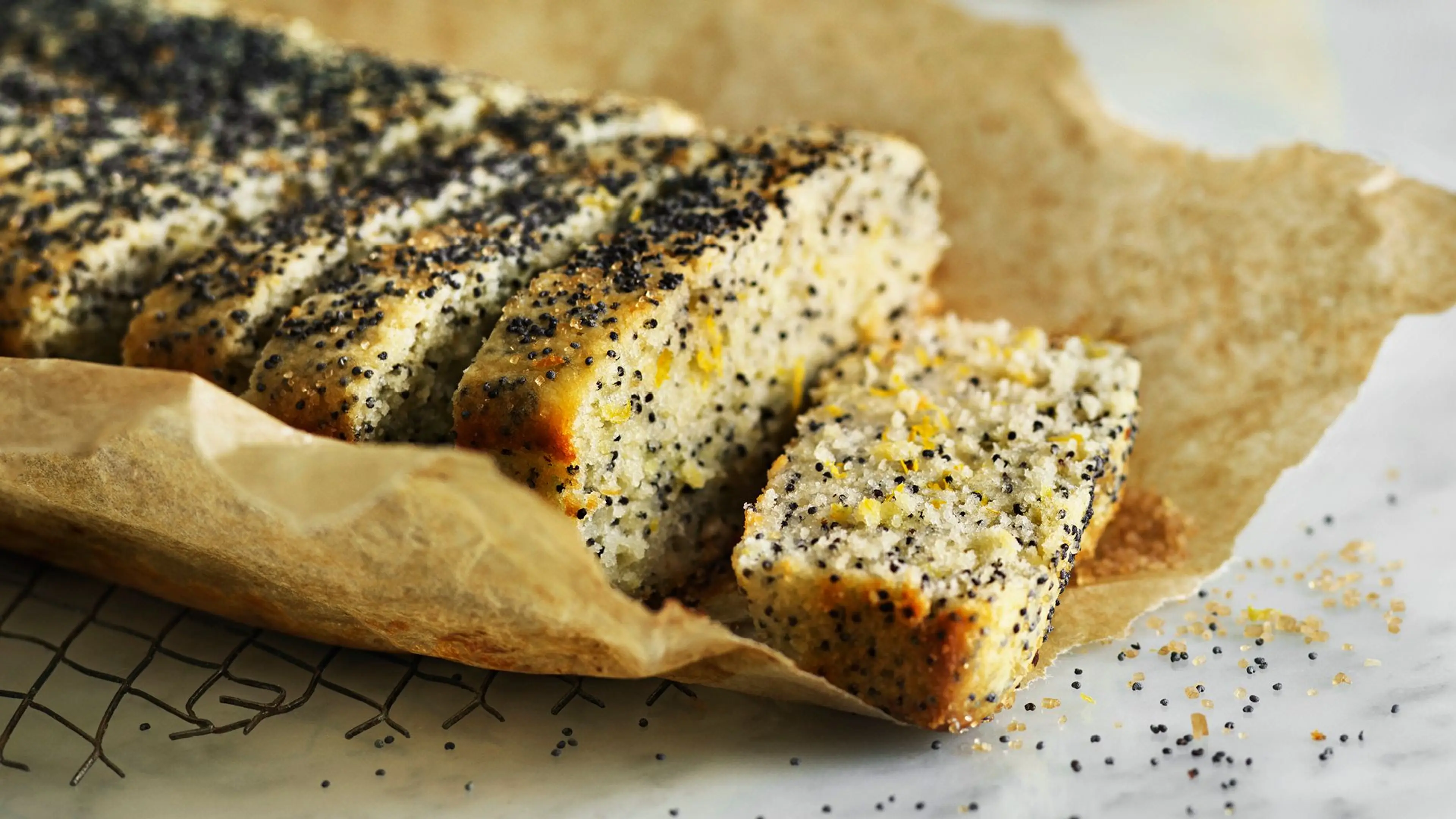 Vallmofrökaka: Lemon poppy seed bread