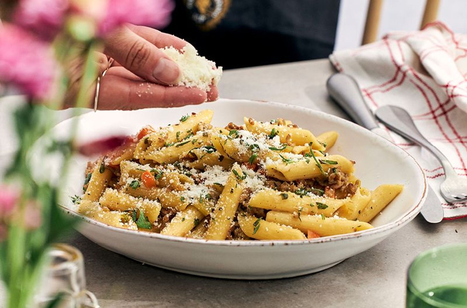 Pasta toppad med parmesan