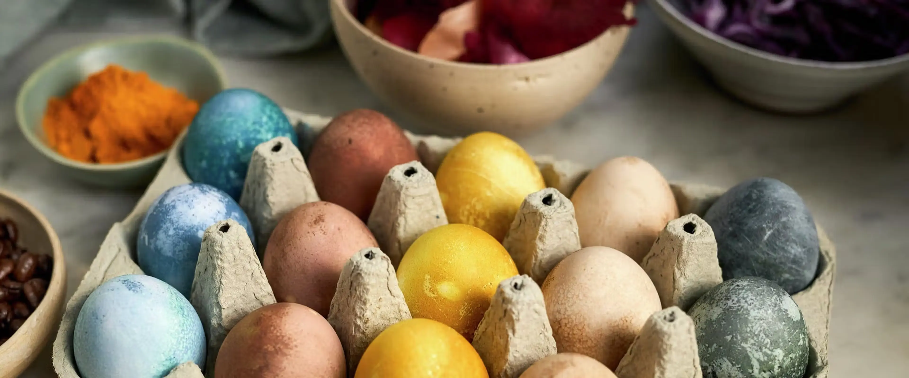 Sådan farver du påskeæg naturligt – helt uden bøvl