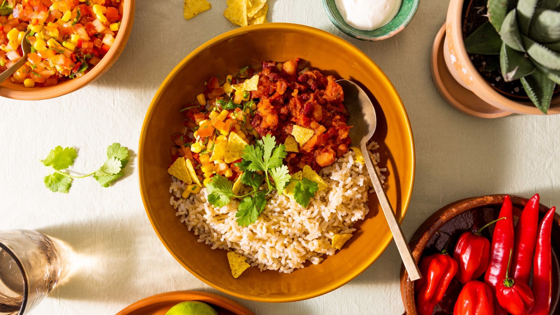 Chili sin carne med majssalsa