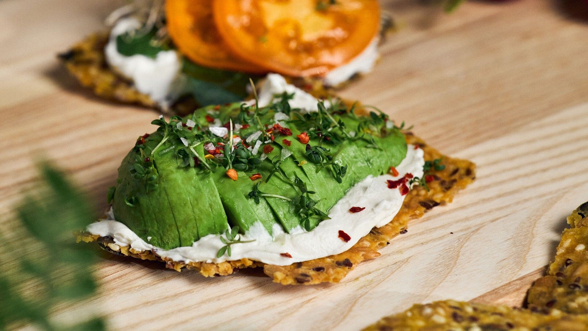 Simpelt, Sundt og Sprødt: Lækre Opskrifter til Hverdagens Snacks og Måltider