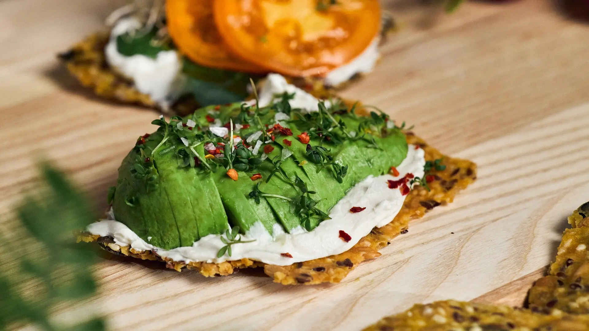 Simpelt, Sundt og Sprødt: Lækre Opskrifter til Hverdagens Snacks og Måltider