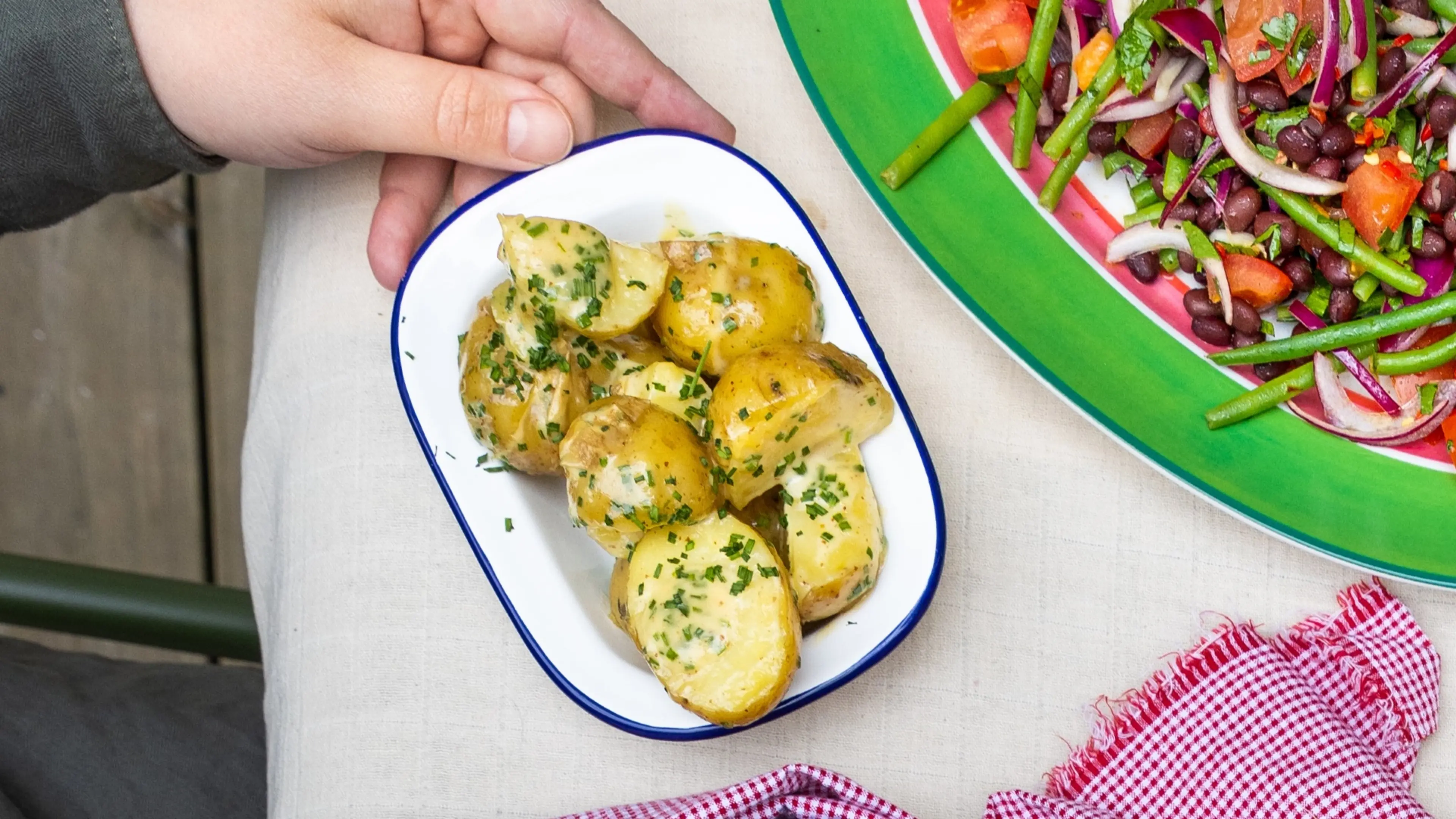 Kartoffelsalat - opskrifter og retter med kartoffelsalat