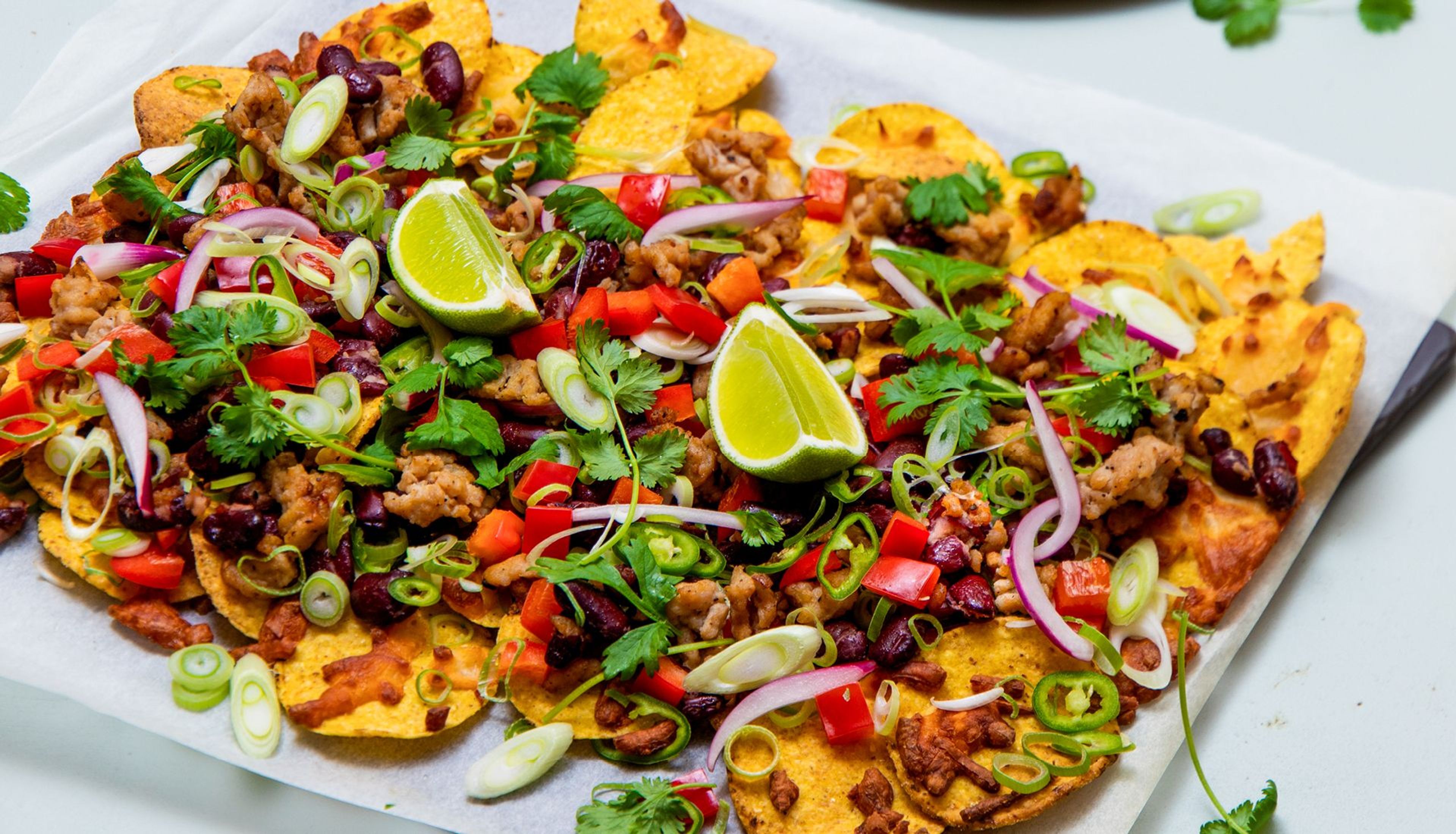 Nachos med kyllingkjøttdeig og bønner