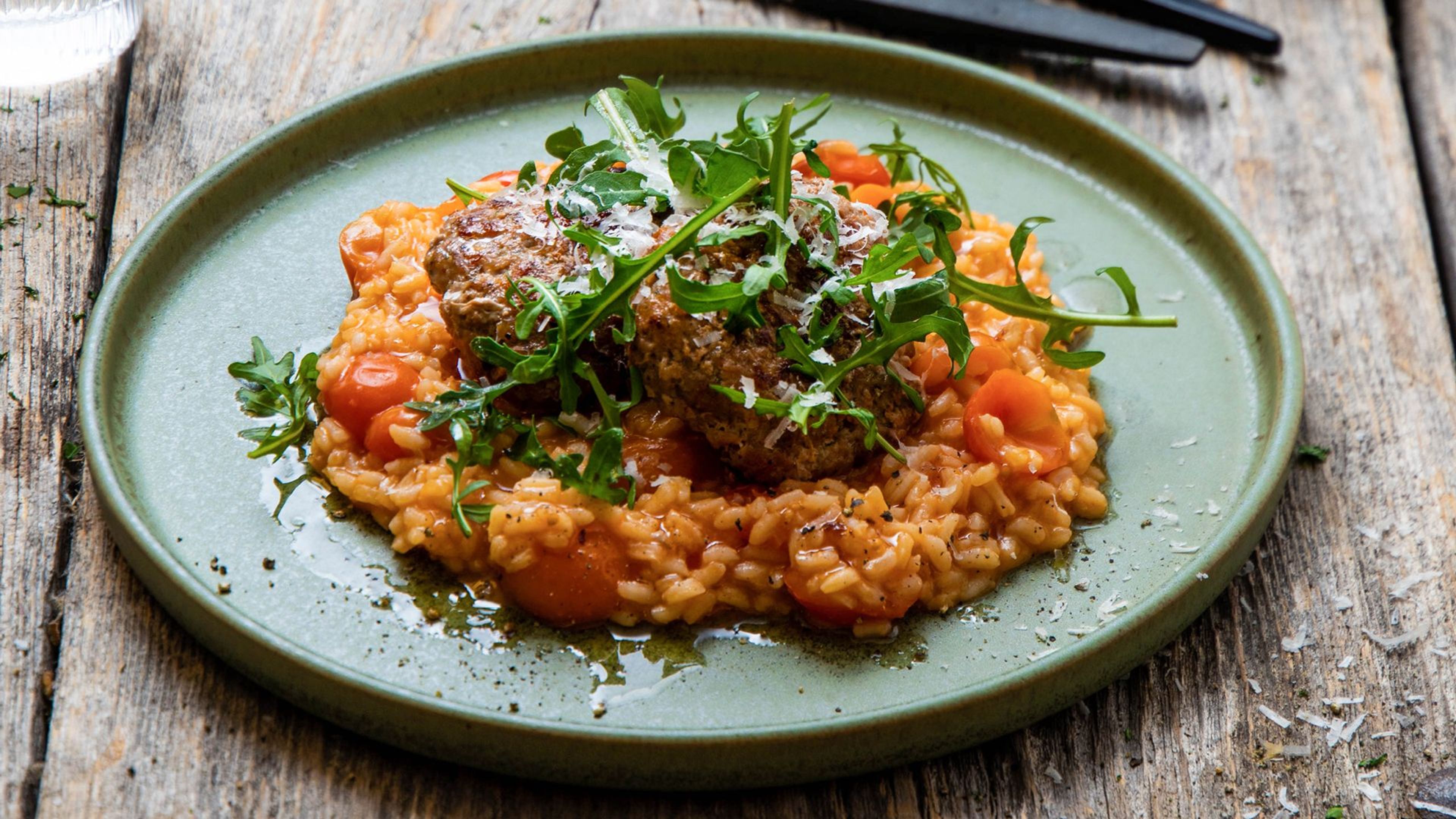 Tomatrisotto med salccicciakarbonader