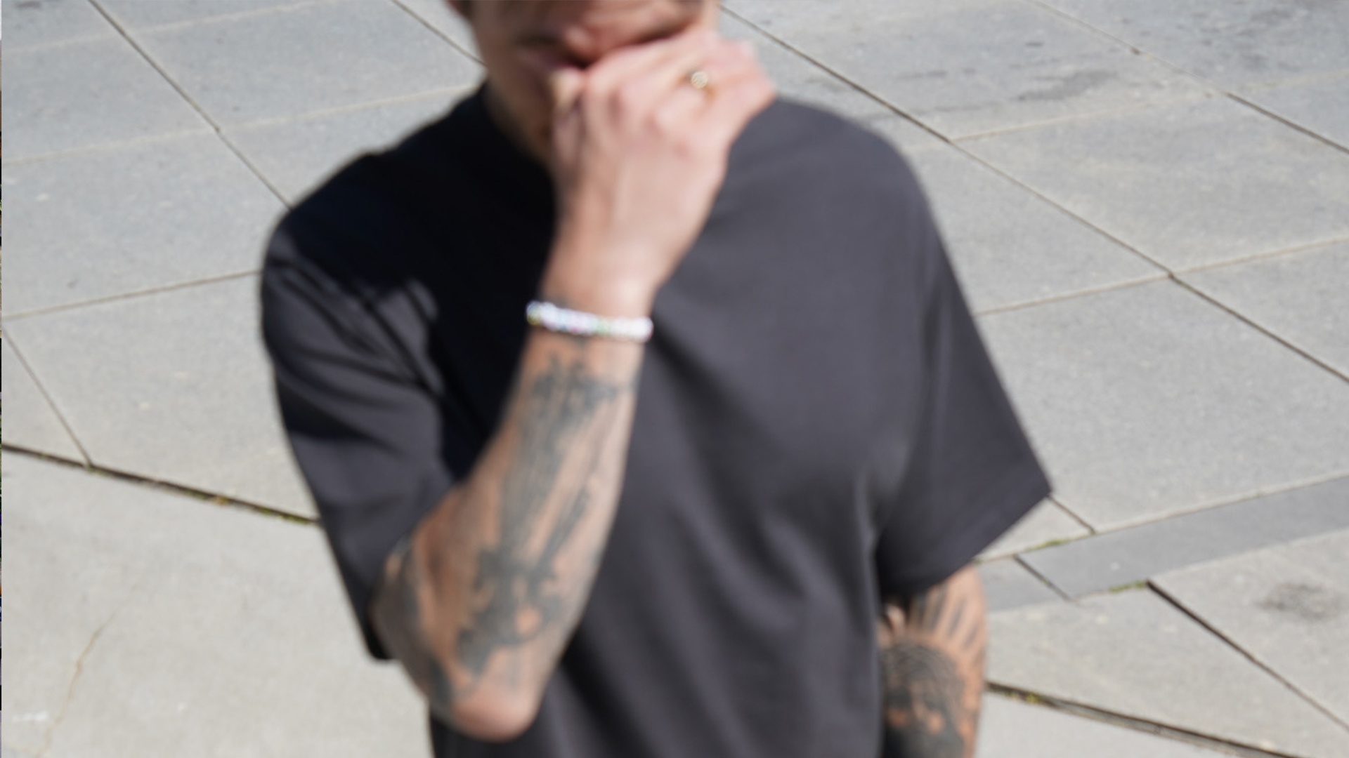 5 ways to style your box fit t-shirt - bareen