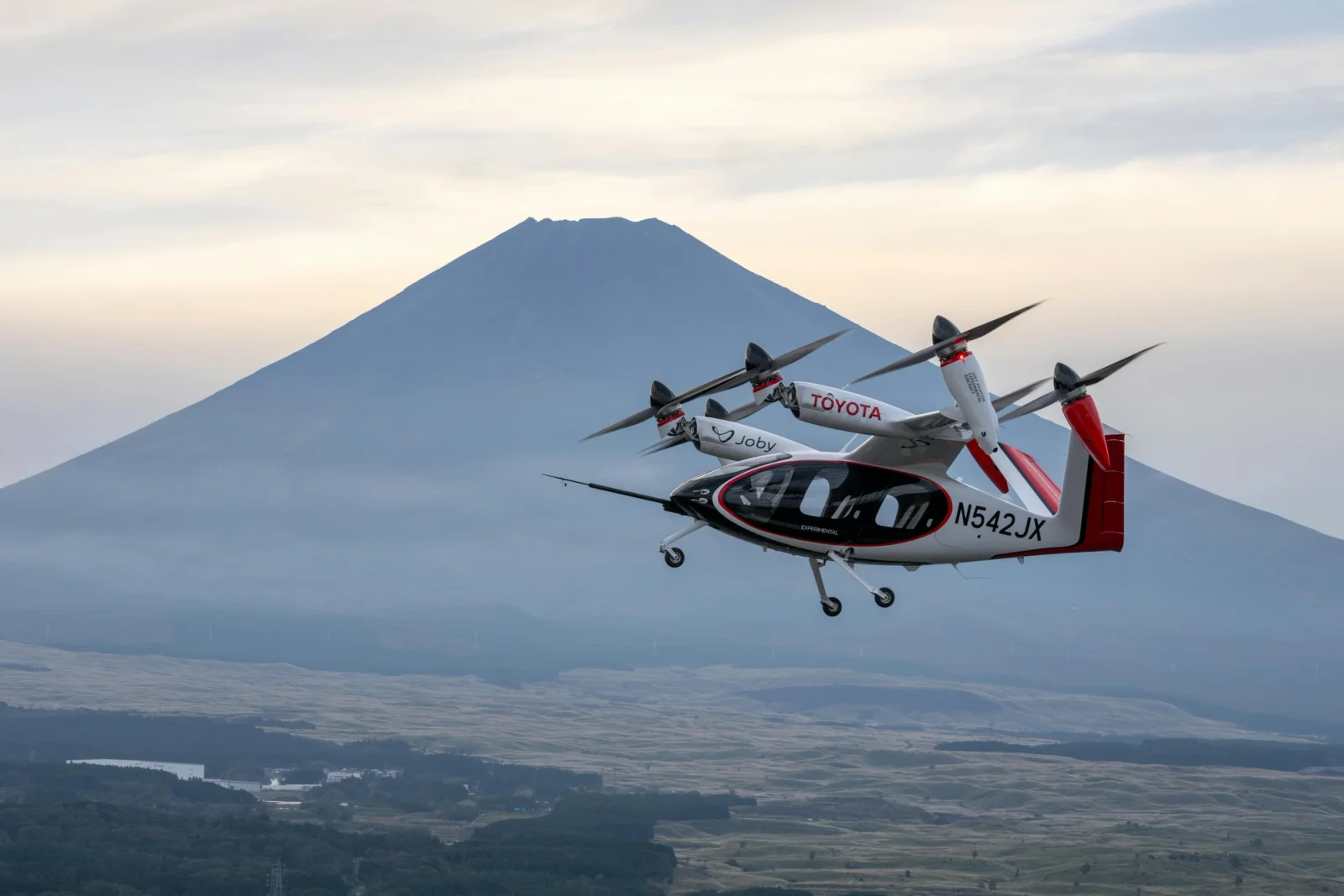 A Joby aircraft flies in front of Mount Fuji.