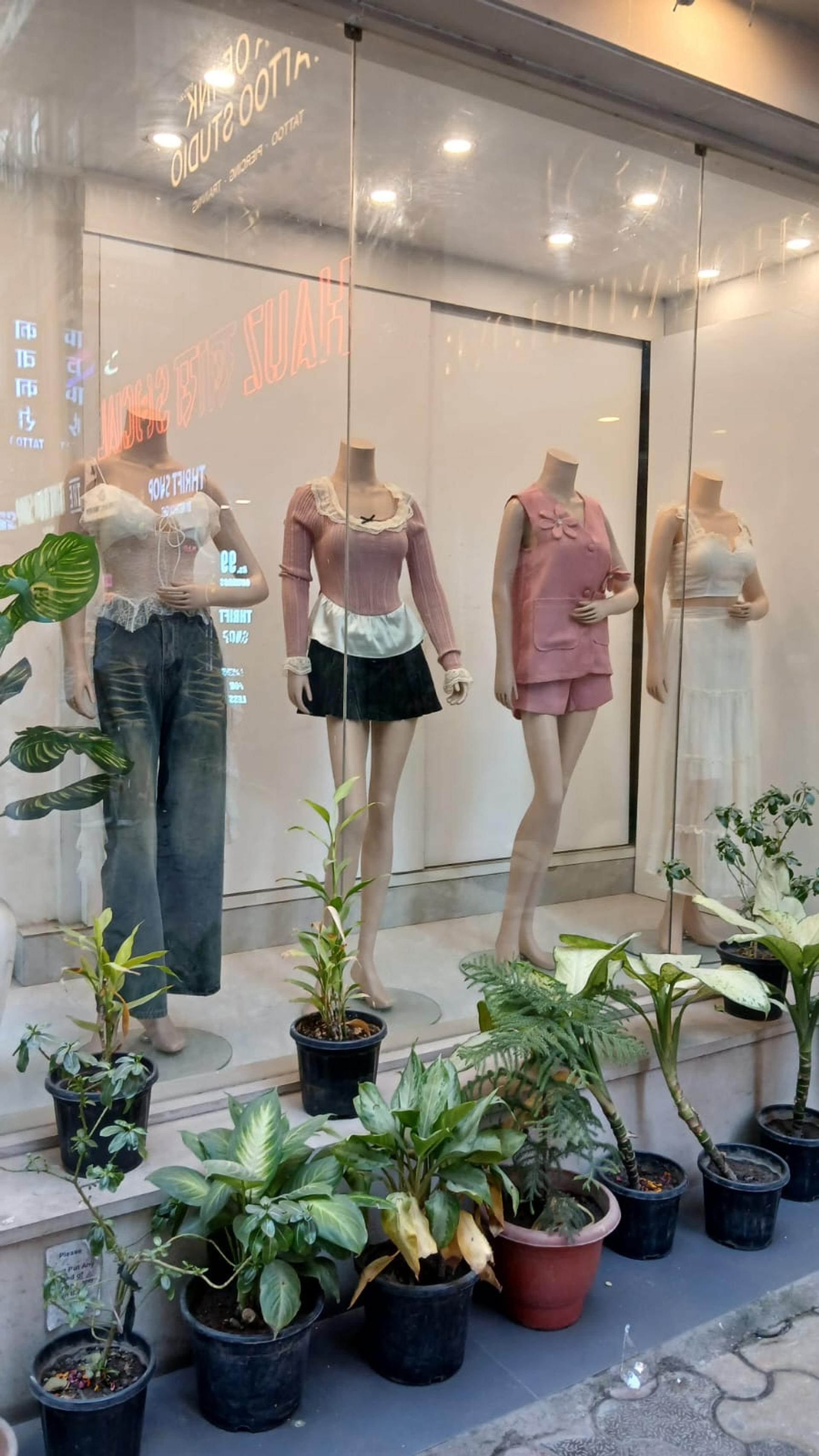 Hauz Khas thrift store aesthetics