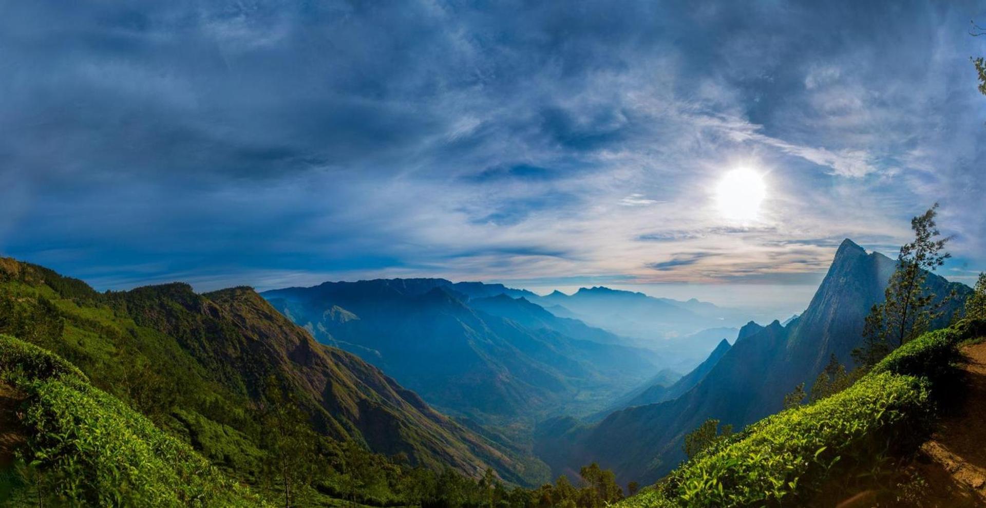 Kolukkumalai view