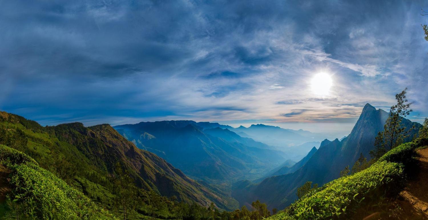 Kolukkumalai view