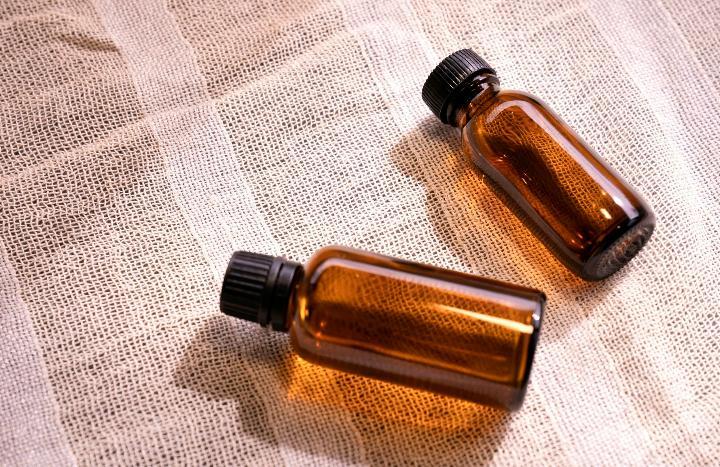 Amber glasses for oil