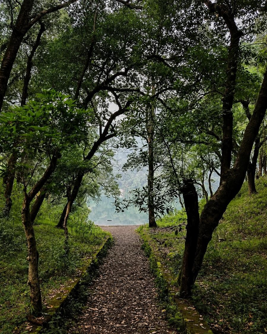 Alley leading to Bhimtal Lake