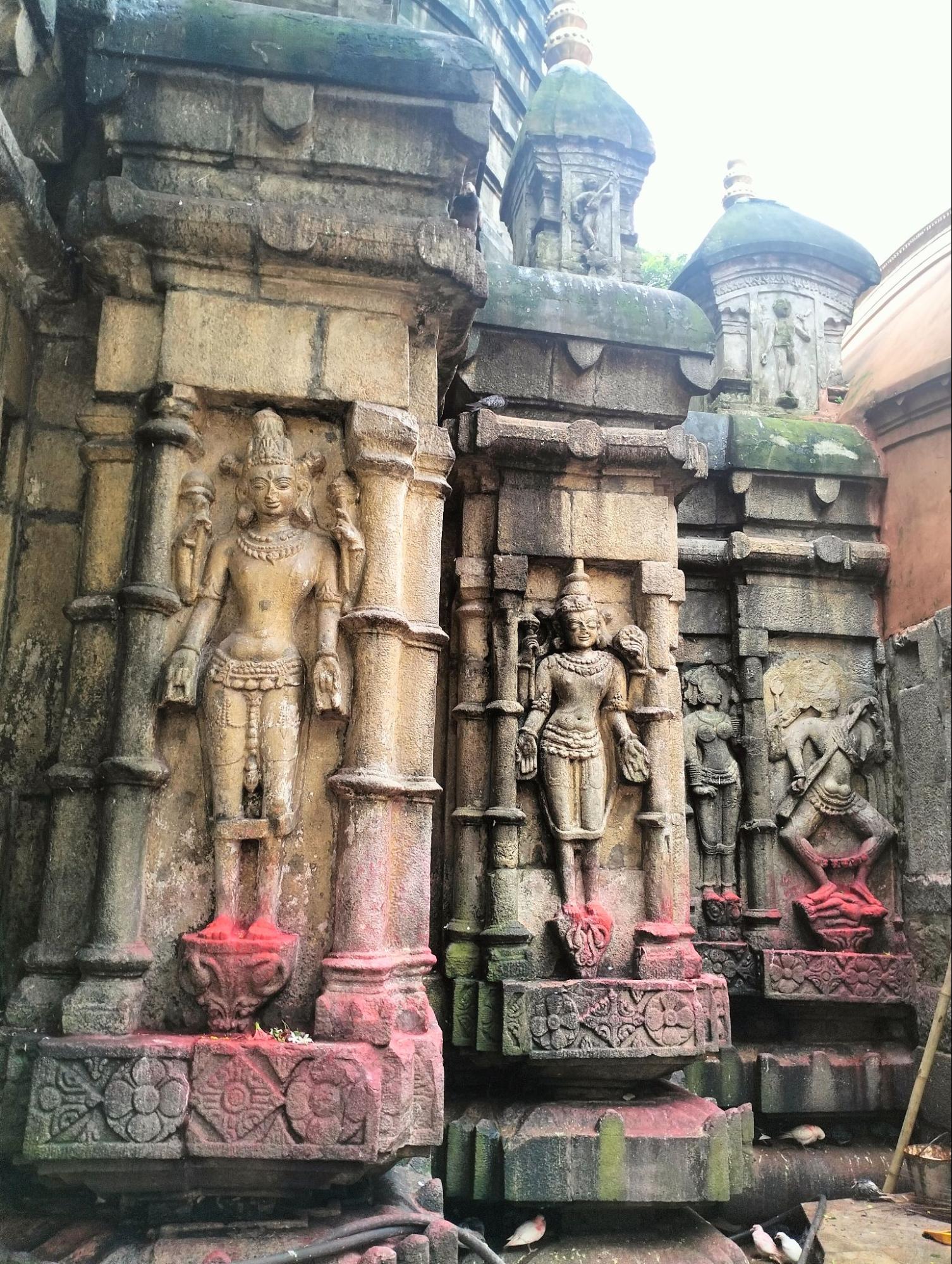 Pillars carved with Shakti’s forms