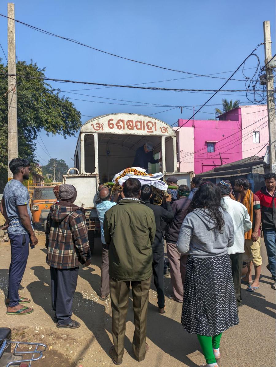 Mournful beginning of Antim Yatra
