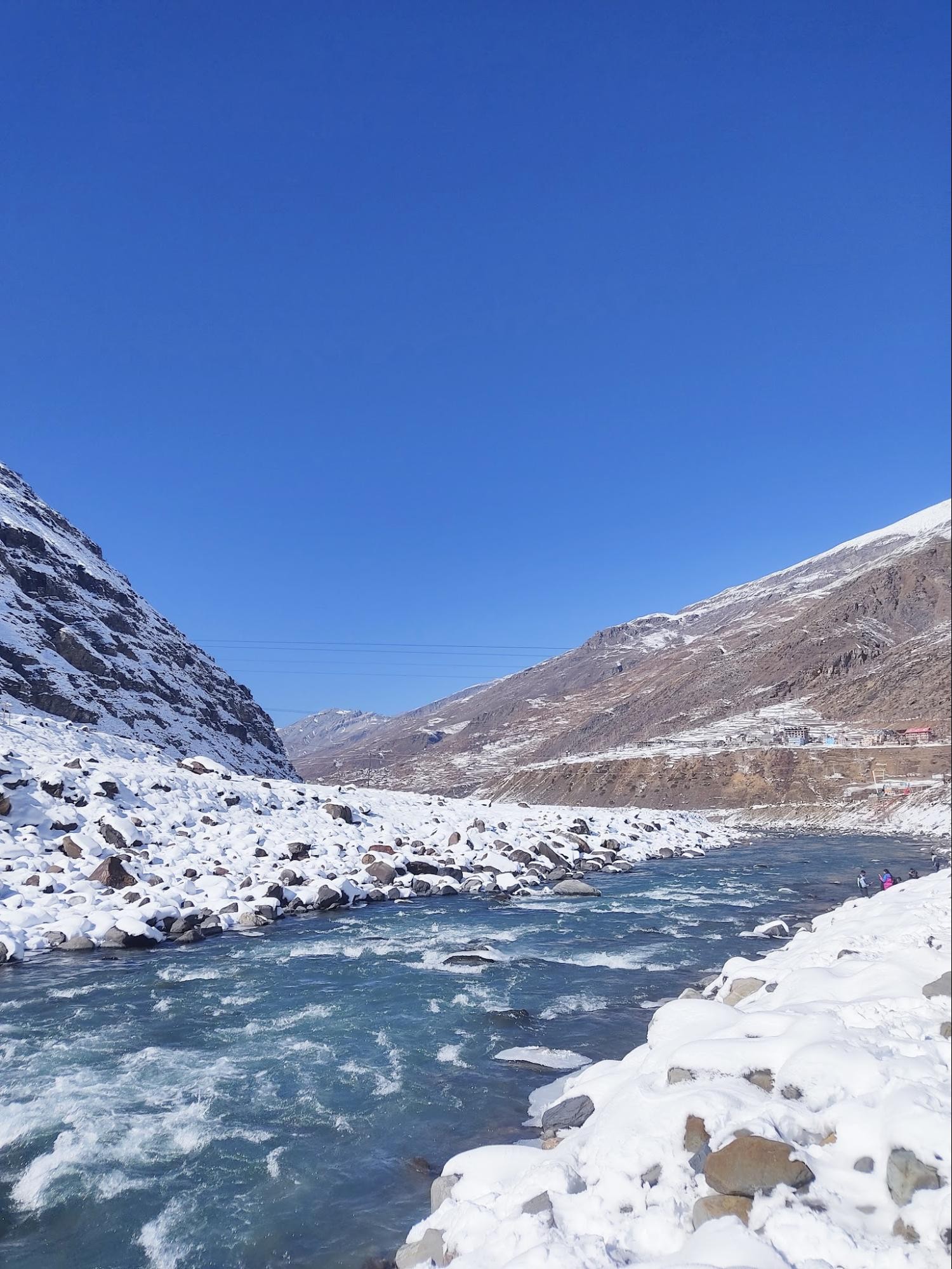 Sissu snow and river