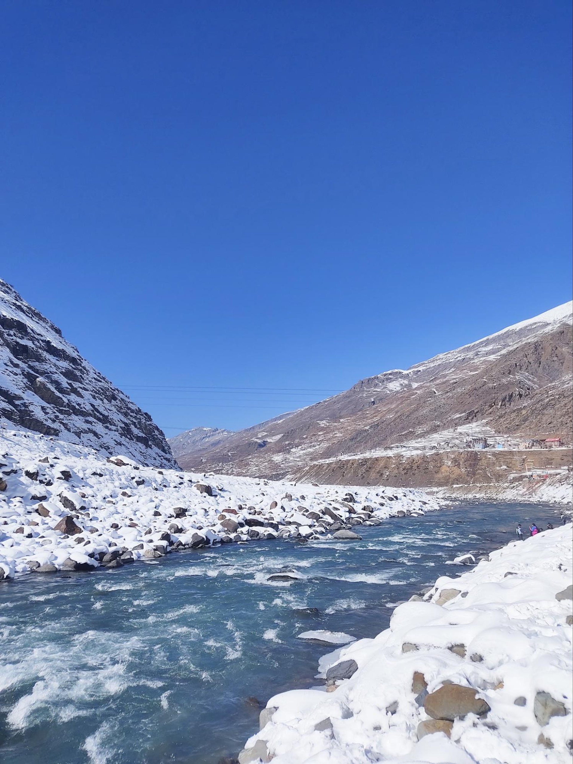 Sissu snow and river