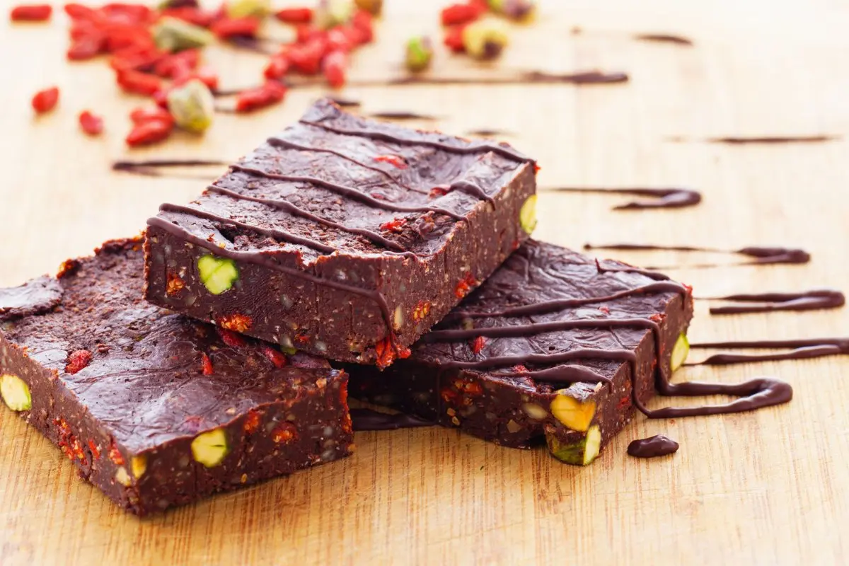 goji_cranberry_and_cacao_no_bake_bar_image.jpg