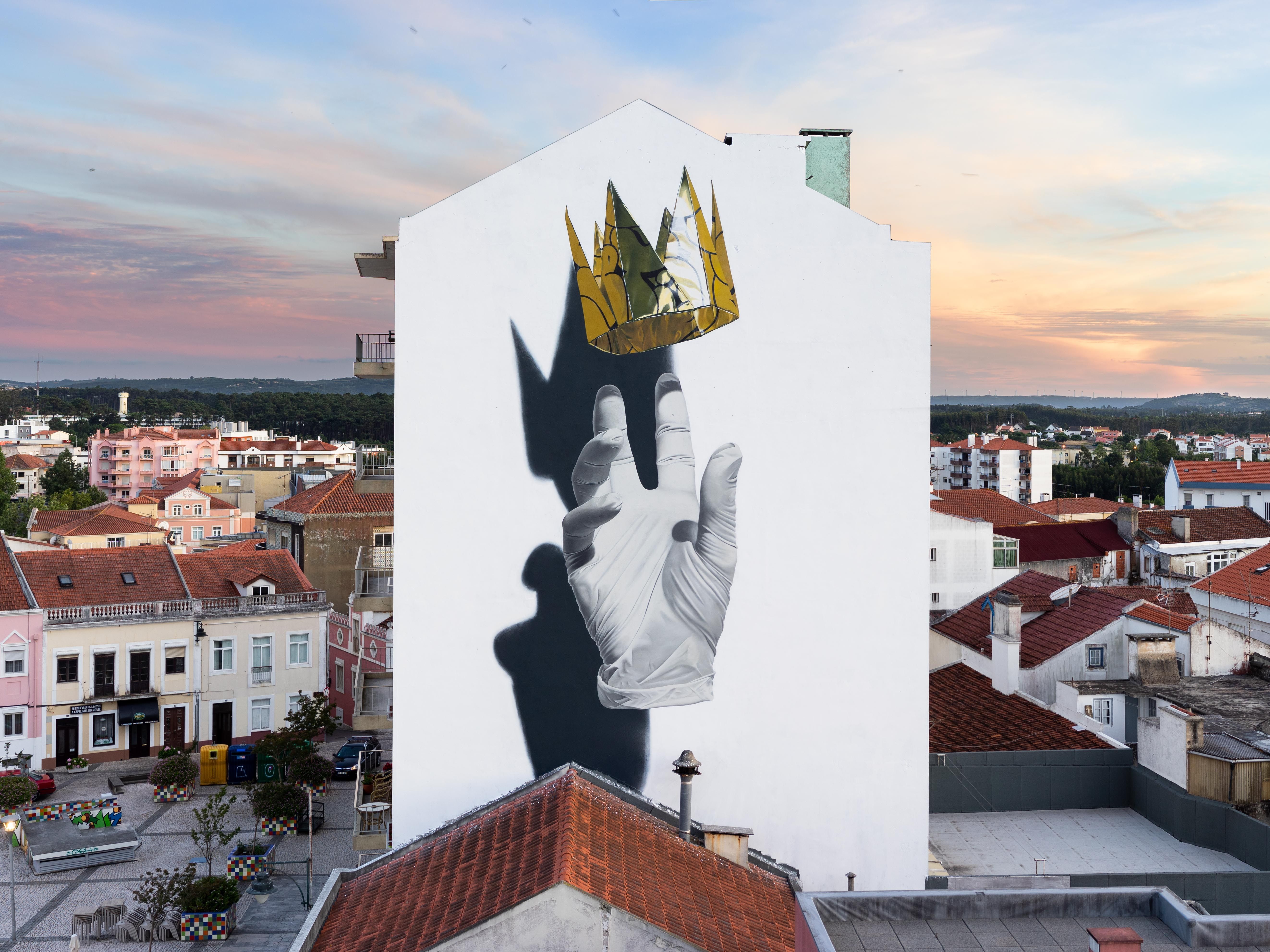 Glove x Golden Crown
