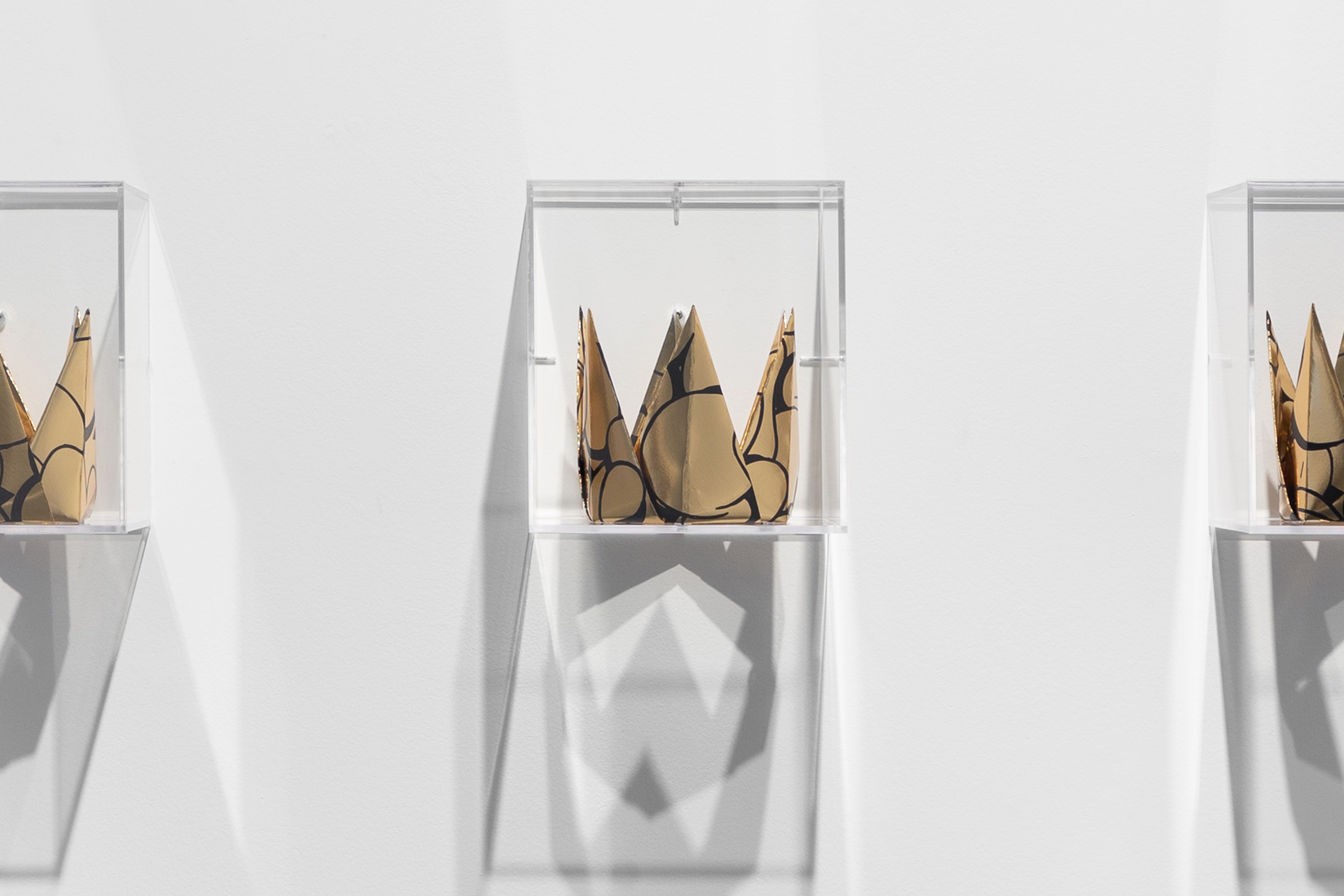 GOLDEN PAPER CROWN V
