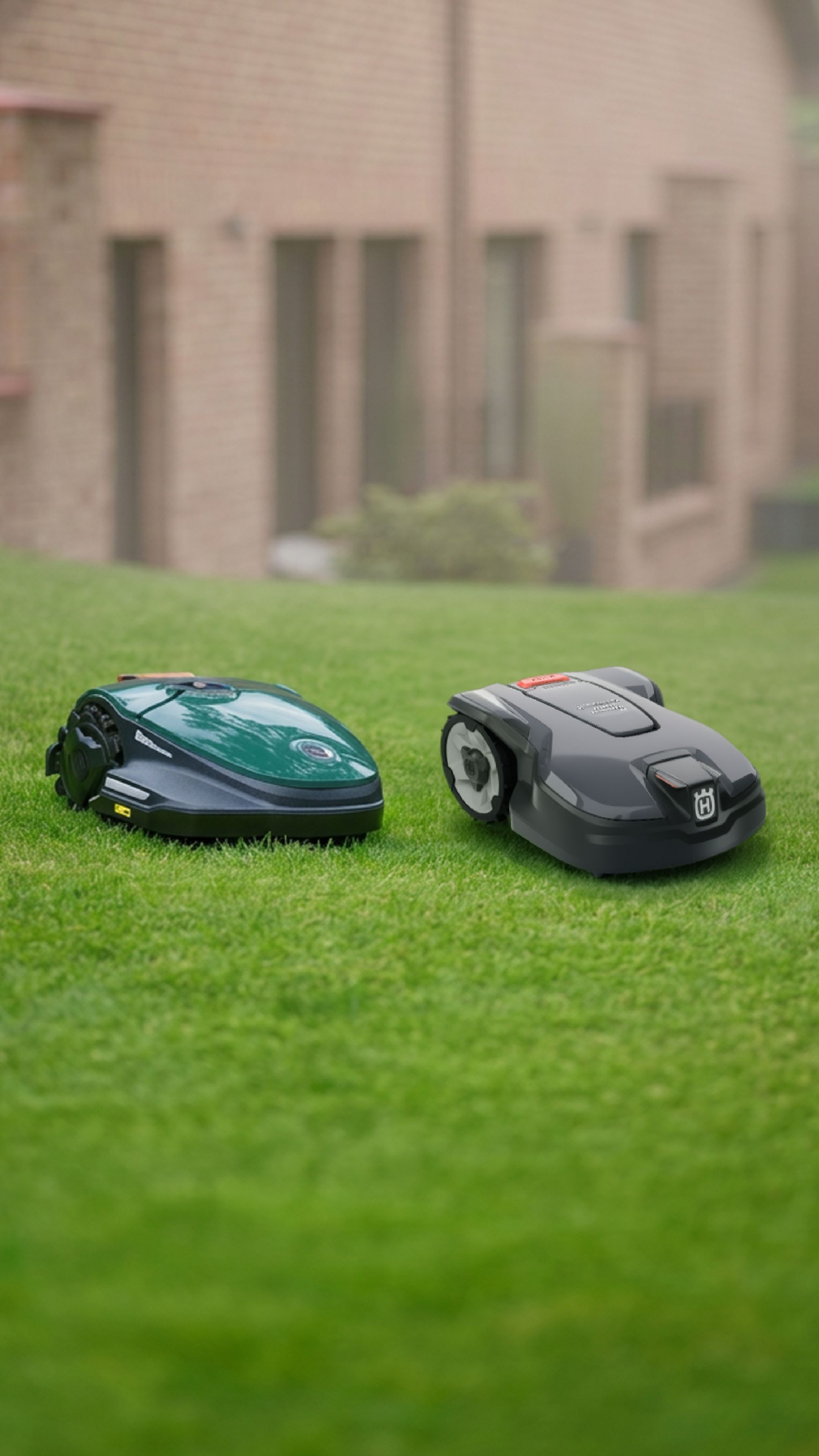 Husqvarna Automower 305 vs. Robomow RK 1000