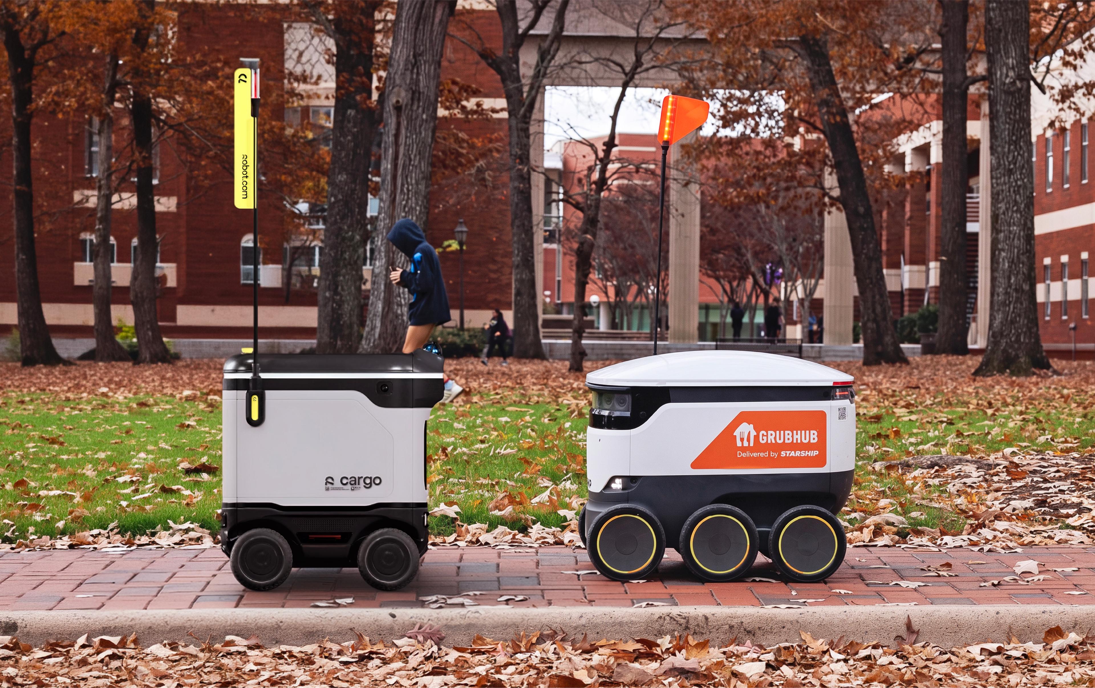 starship-delivery-robot-vs-kiwibot
