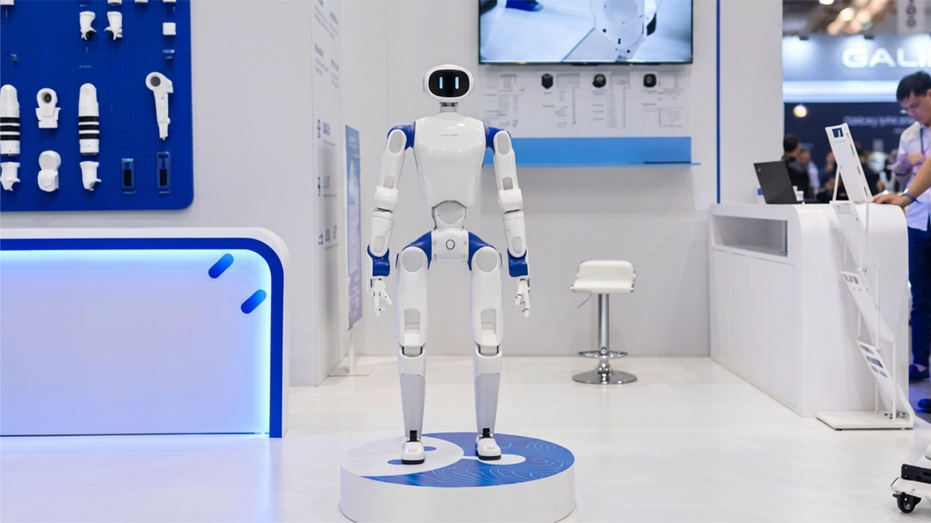 RoboParty’s RP1 bipedal humanoid robot displayed on a platform at a robotics exhibition.