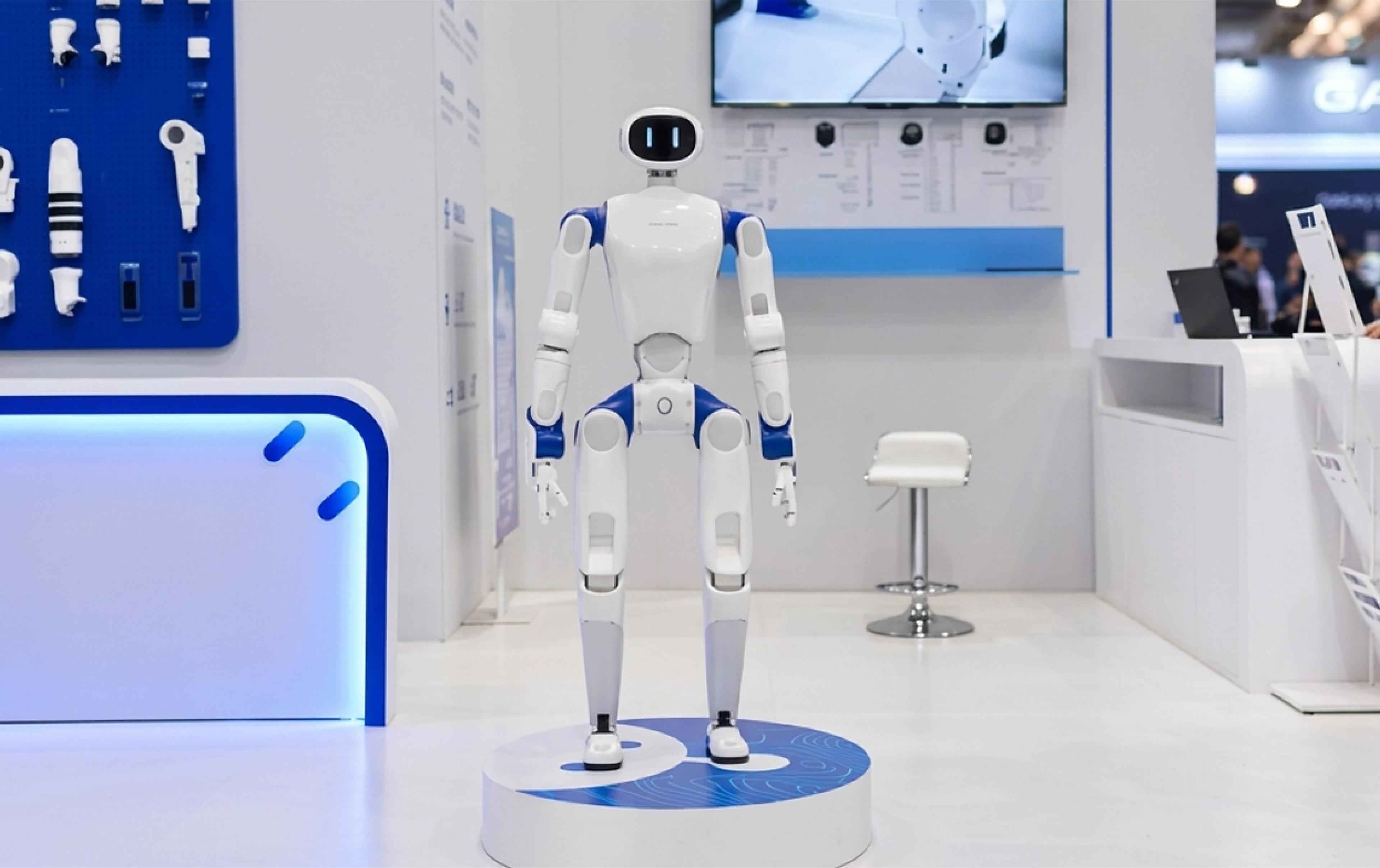 RoboParty’s RP1 bipedal humanoid robot displayed on a platform at a robotics exhibition.