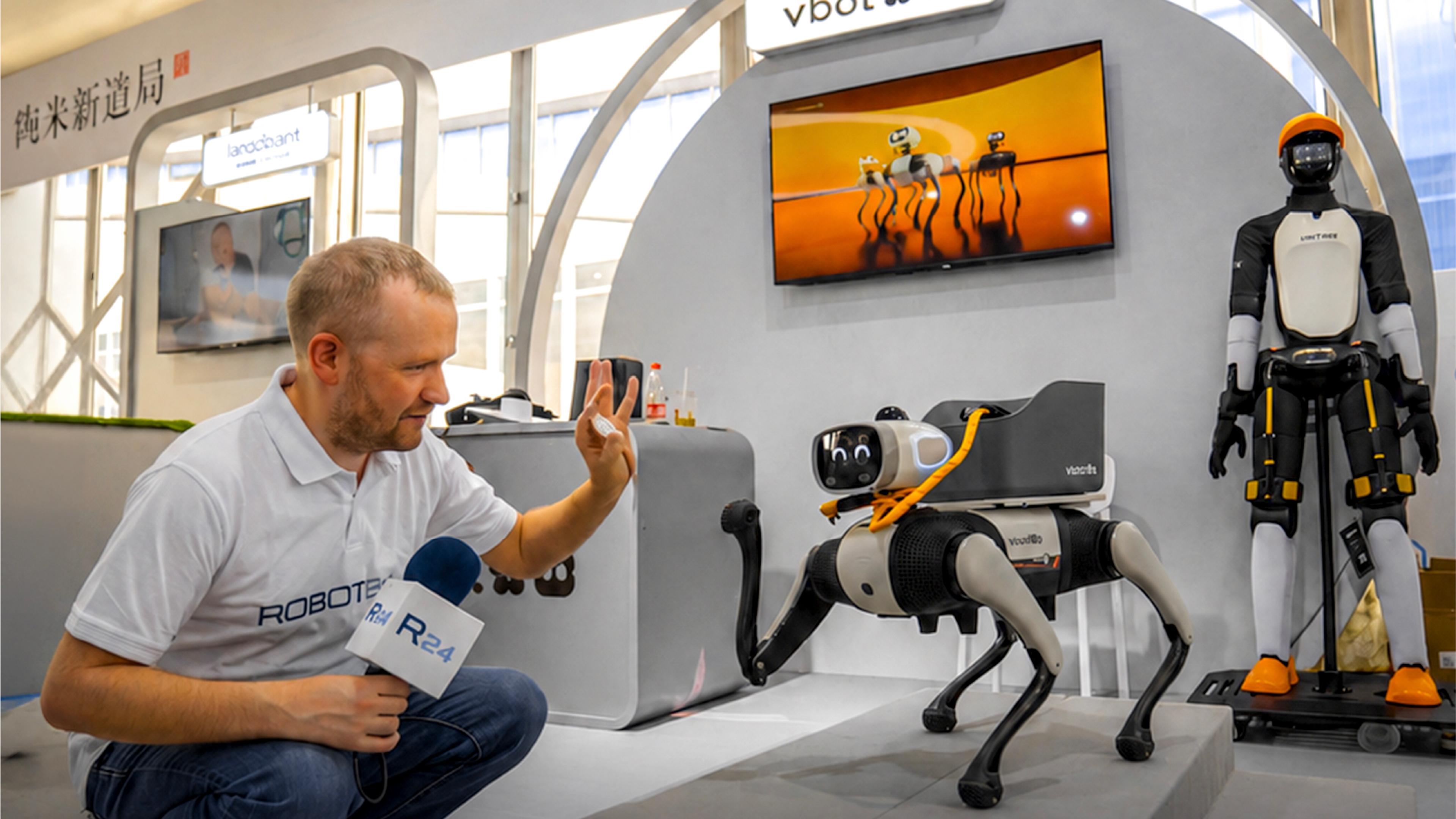 Big Head Bobo the smart robot dog