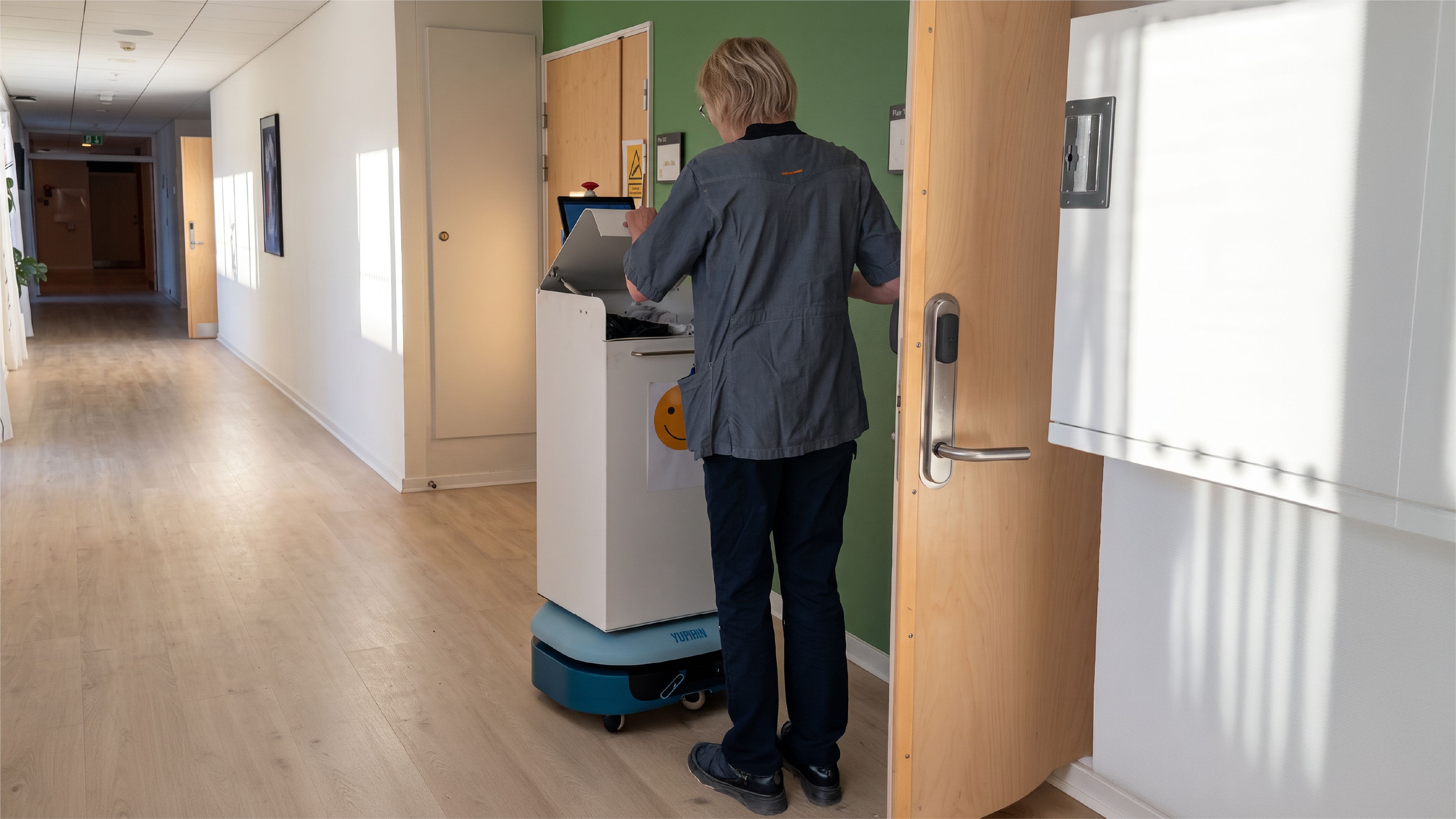 five-ways-robots-are-making-hospital-staff-s-lives-easier