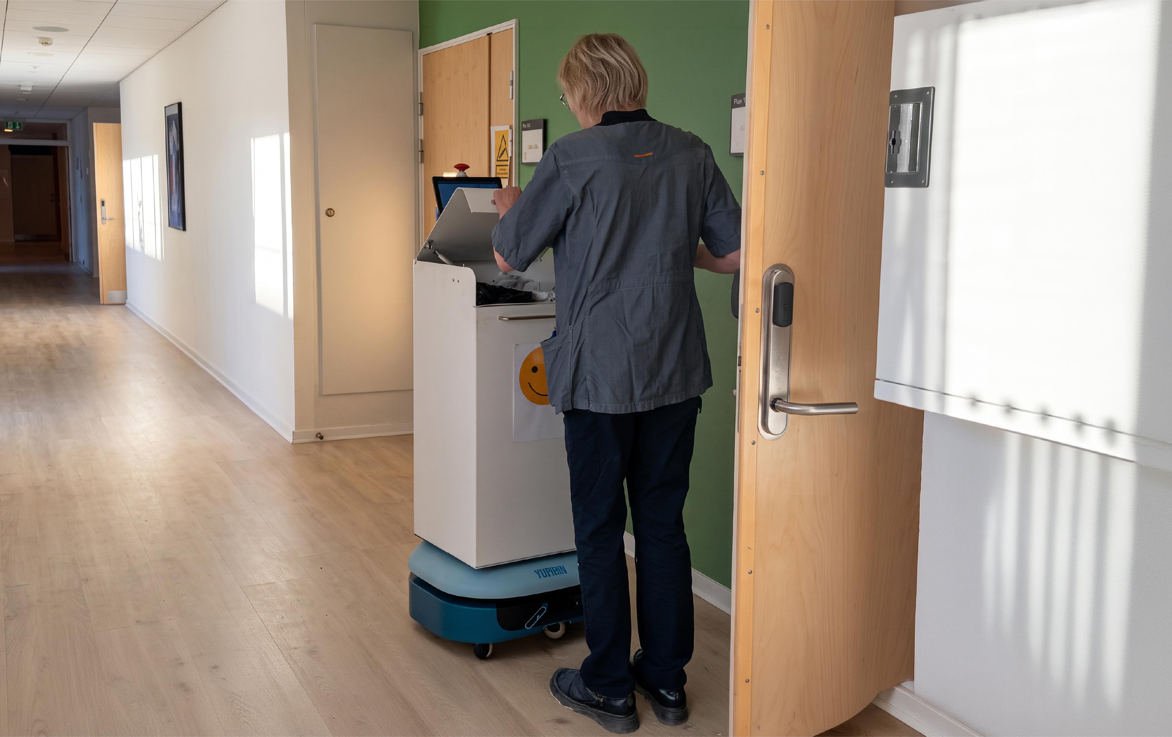 five-ways-robots-are-making-hospital-staff-s-lives-easier