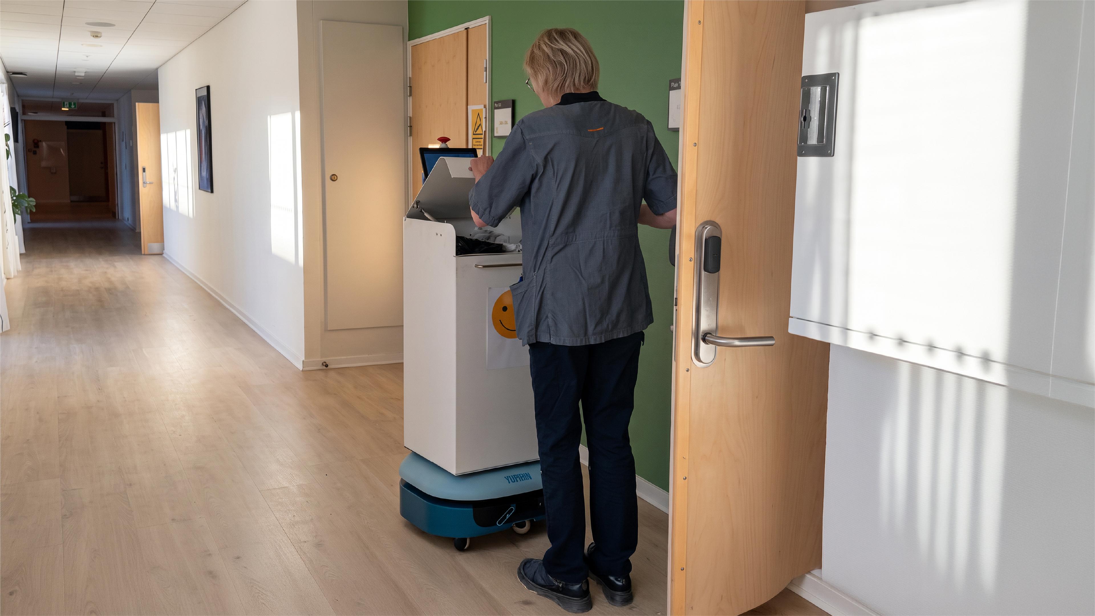five-ways-robots-are-making-hospital-staff-s-lives-easier