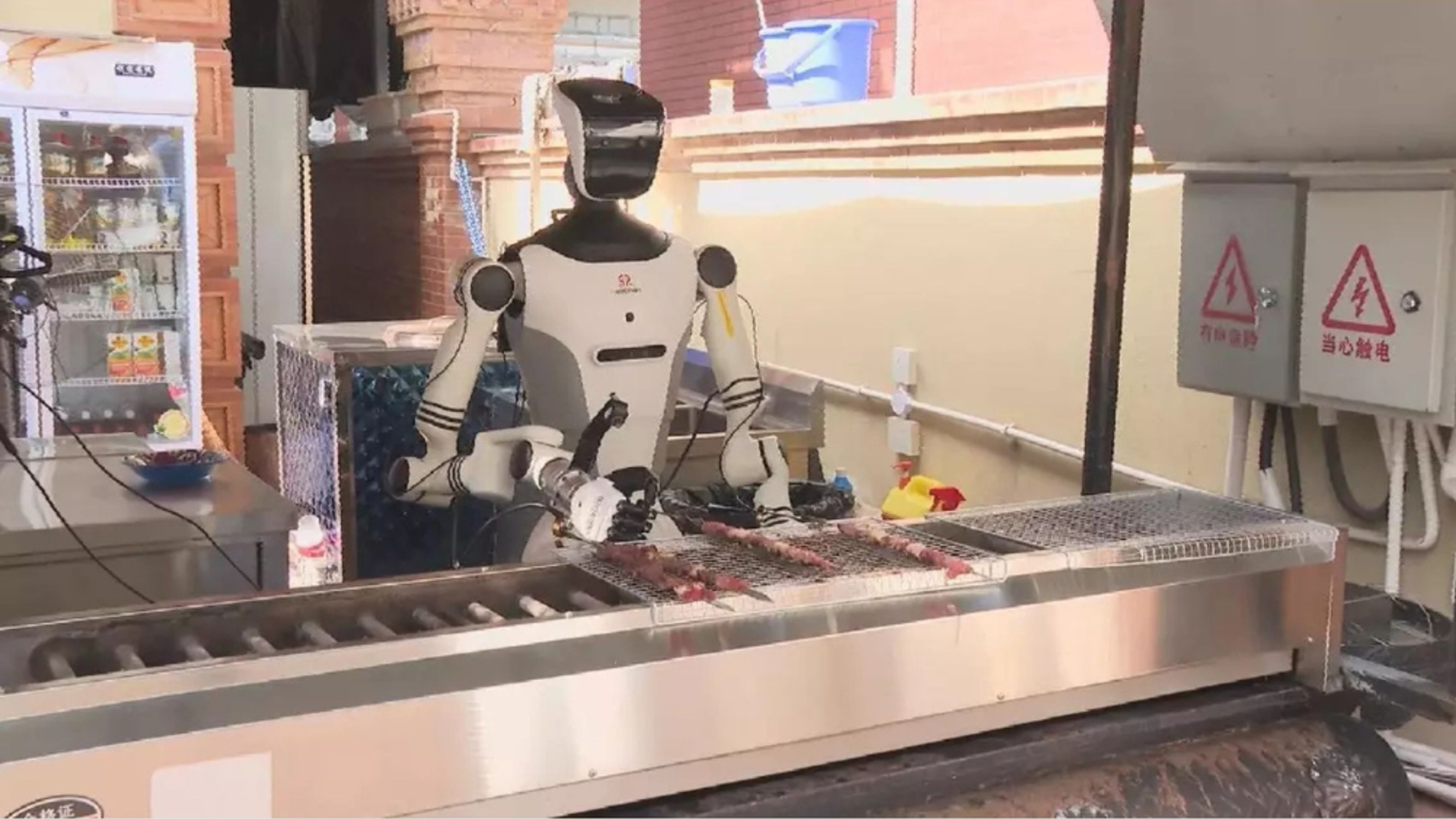 Humanoid Robot Prepares Kebabs and Hand-Pulled Noodles in China
