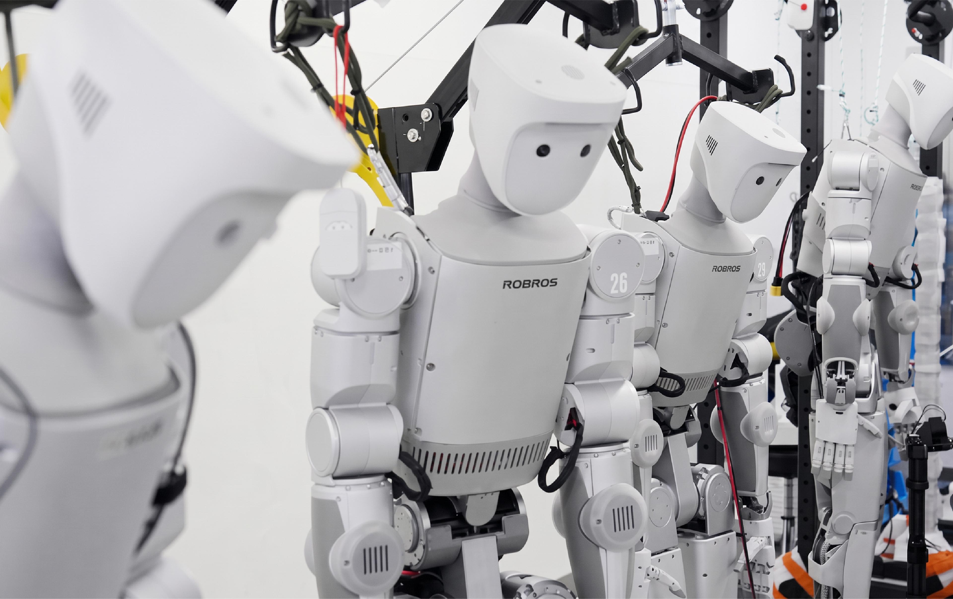 south-korea-lets-humanoid-robots-work-alongside-factory-workers