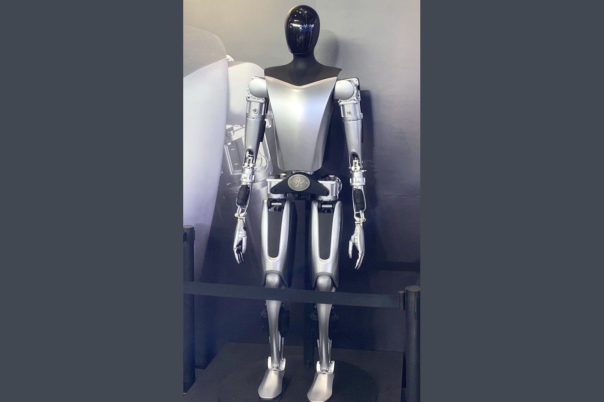 Tesla Optimus humanoid robot