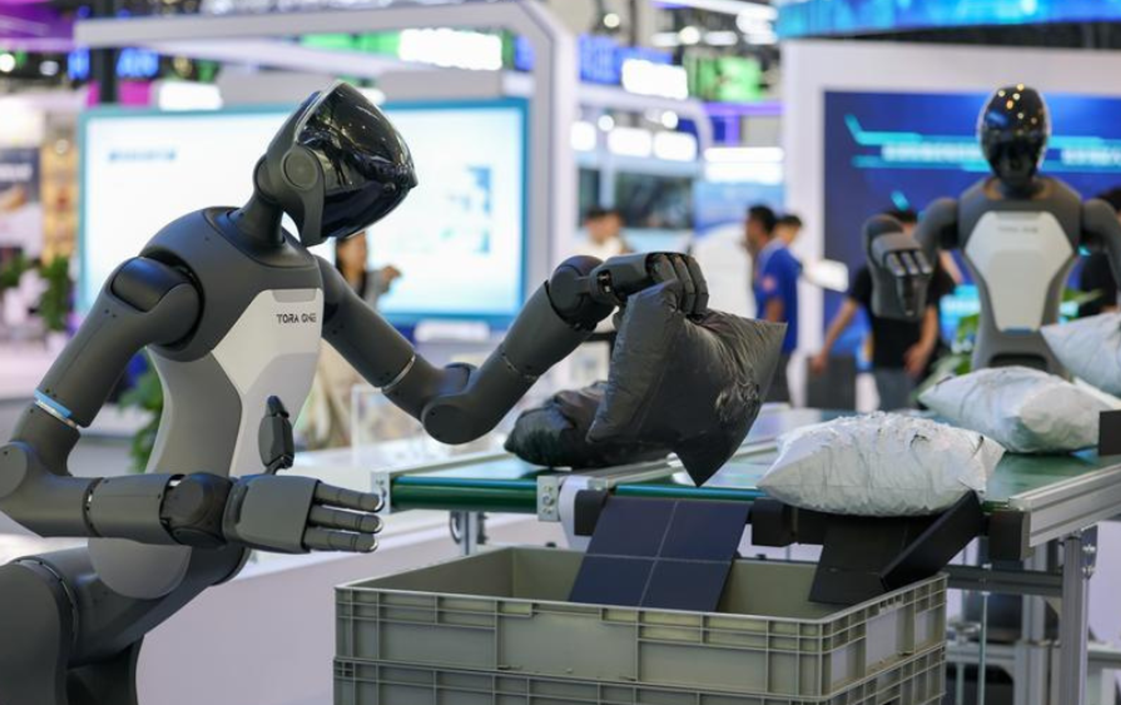 China's Humanoid Robot Production Expected to Exceed 100,000 Units in 2026