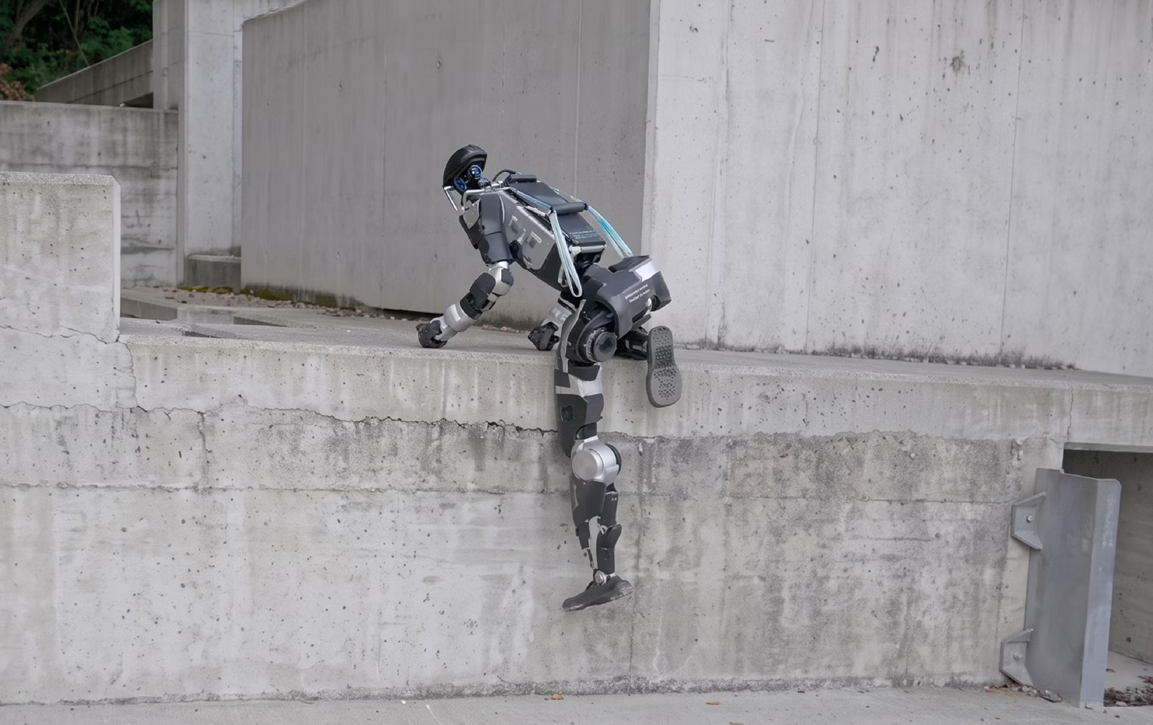 Scientists Teach Humanoid to Climb Ladders and Survive Falls
