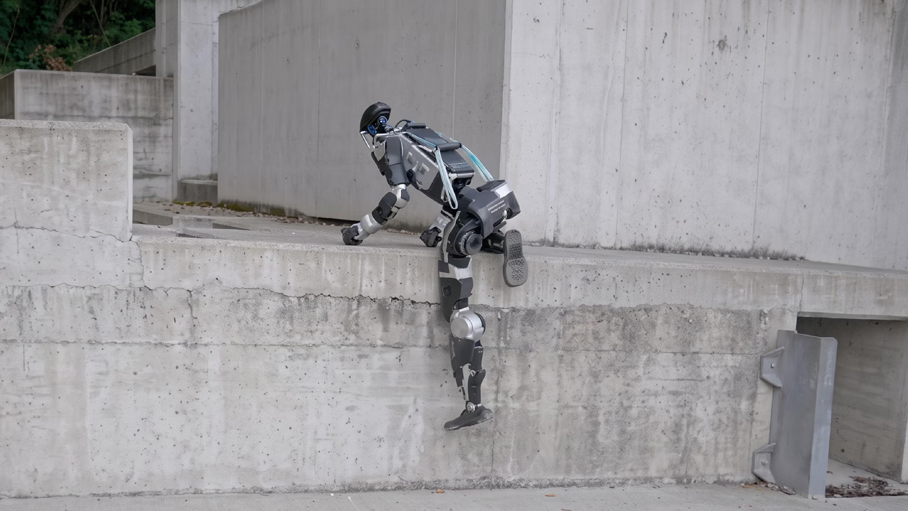 Scientists Teach Humanoid to Climb Ladders and Survive Falls