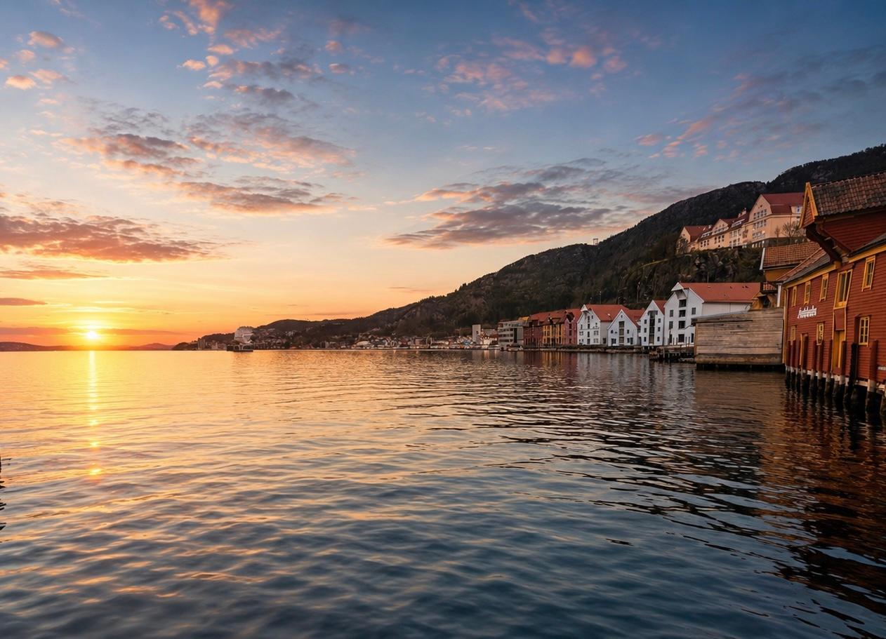Utsikt fra badstuen. Nyt Bergens flotte solnedgang. 