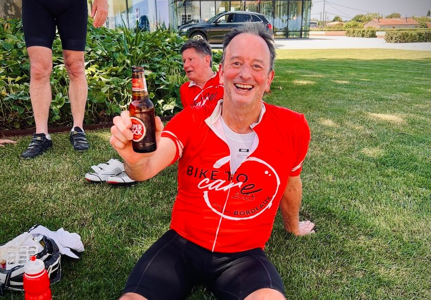 Peter Dean at the heart of the 2025 Bike to Care Bordeaux peloton