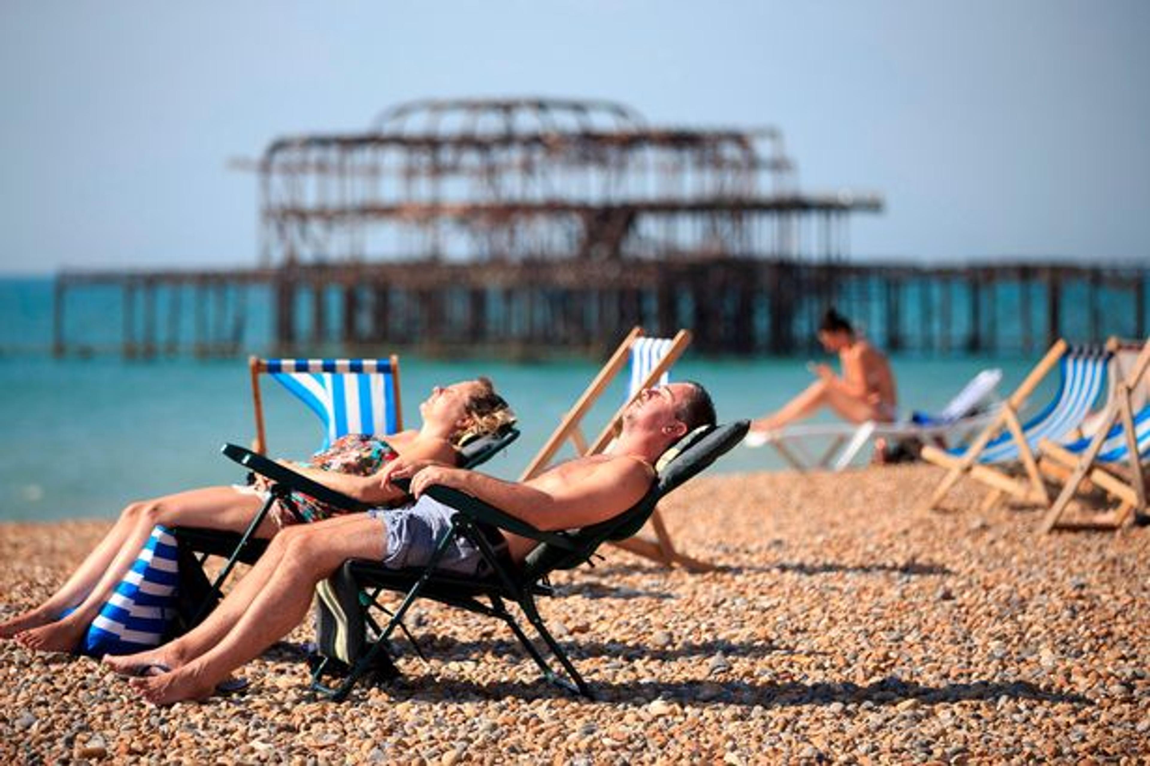 Consumers carry on spending as industry fears worse from Brexit