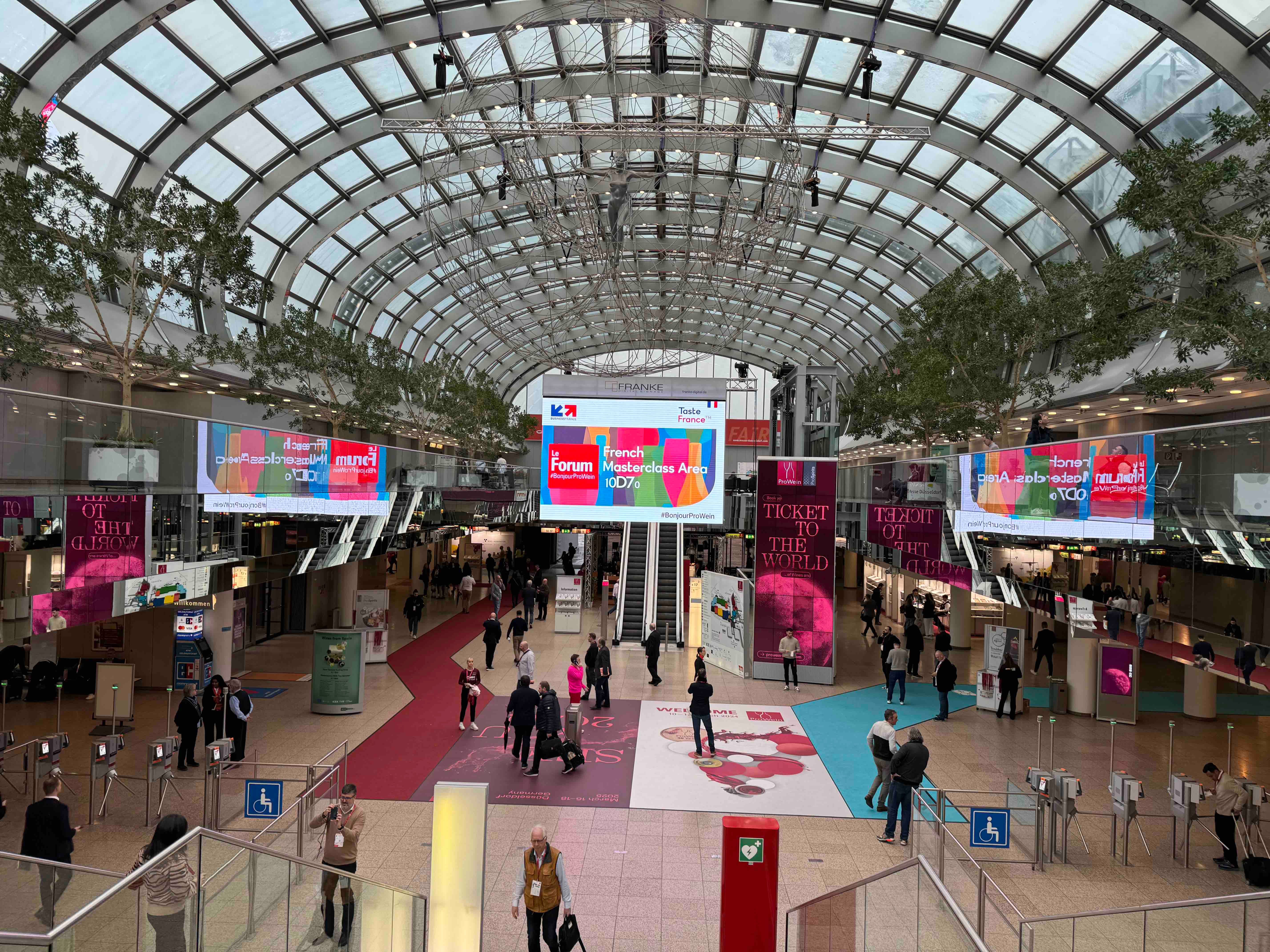 ProWein vs Wine Paris: what buyers, producers & importers want