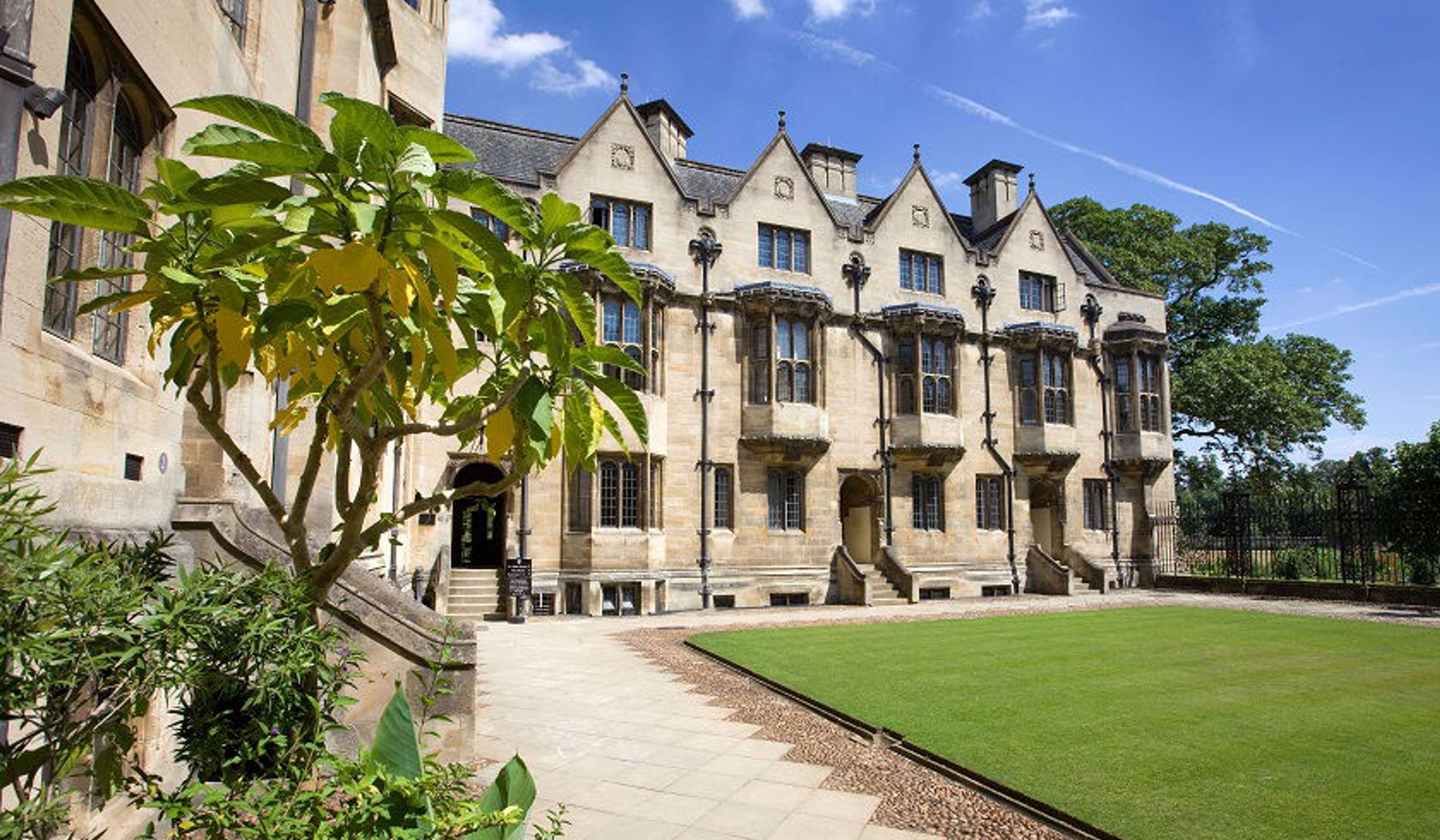 6 Ways to Choose Where to Study This Summer