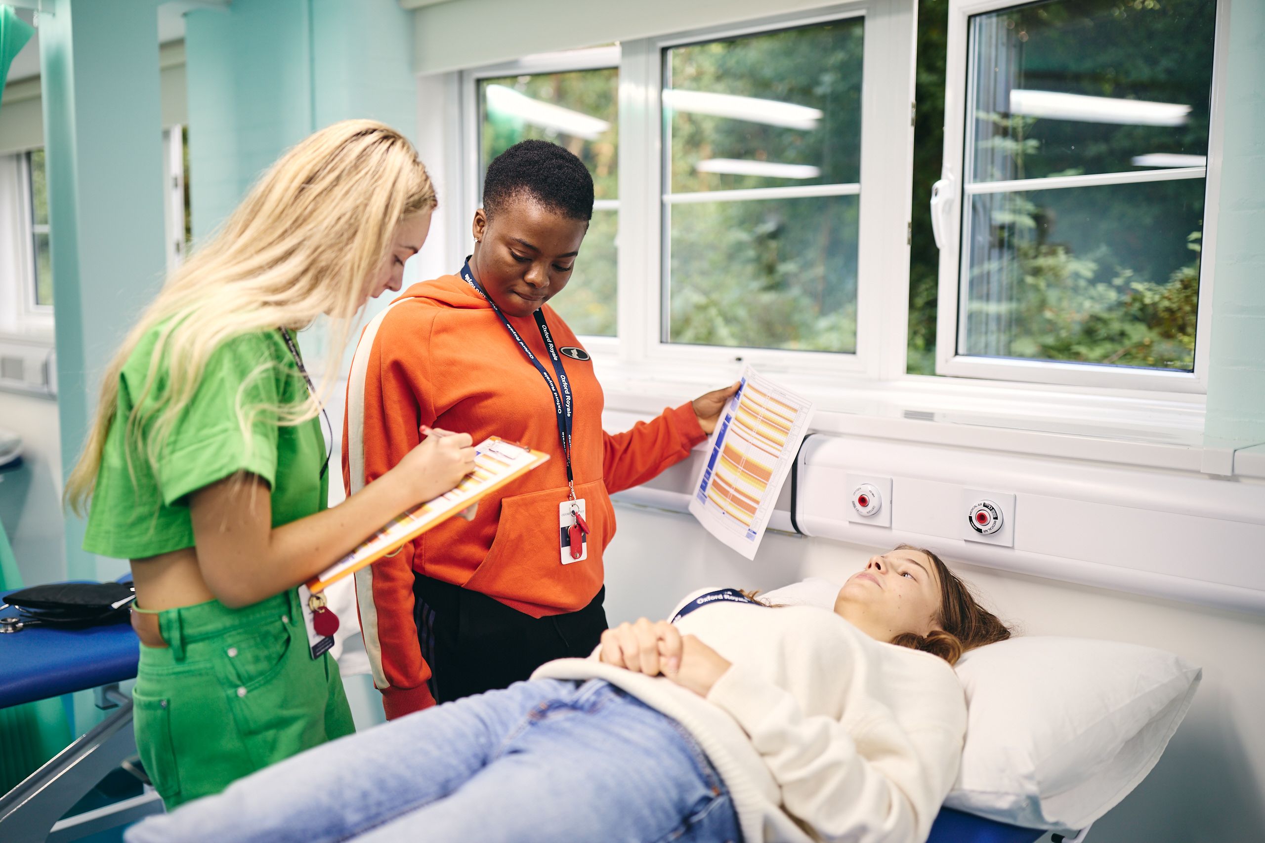 Oxford Royale students enjoying a Medicine project in Cambridge