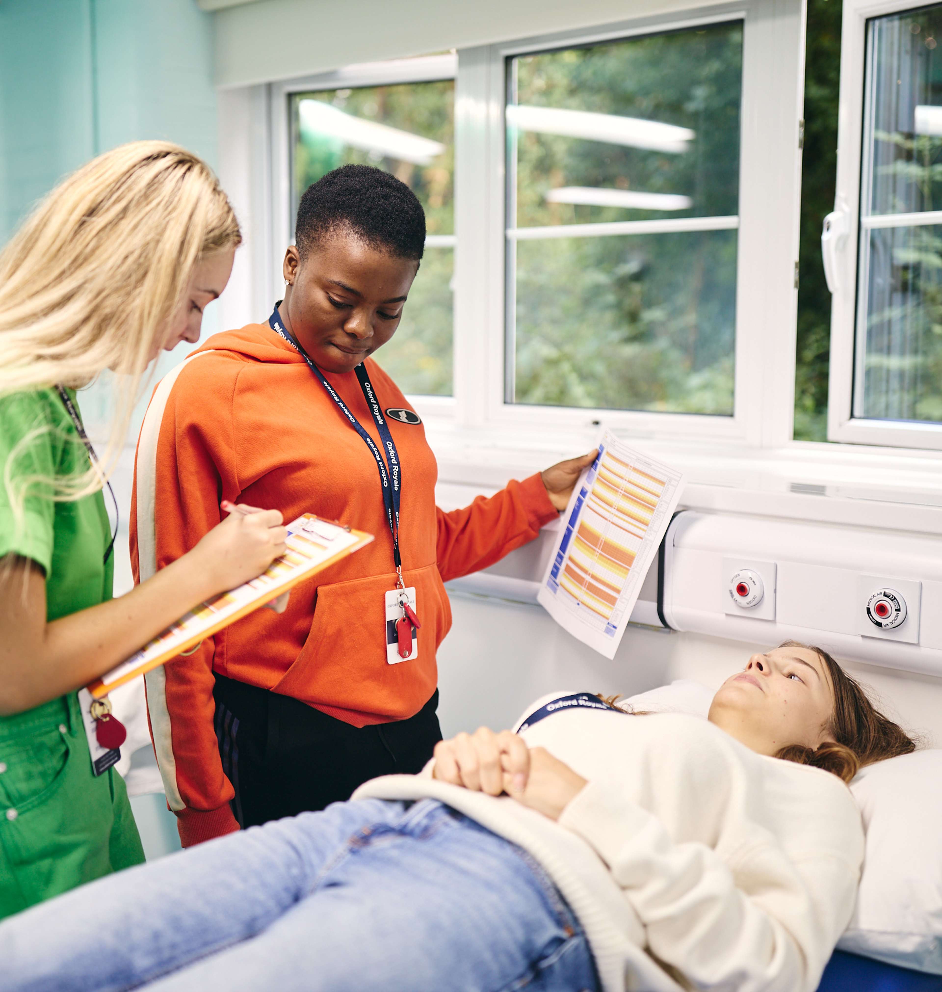 Oxford Royale students enjoying a Medicine project in Cambridge