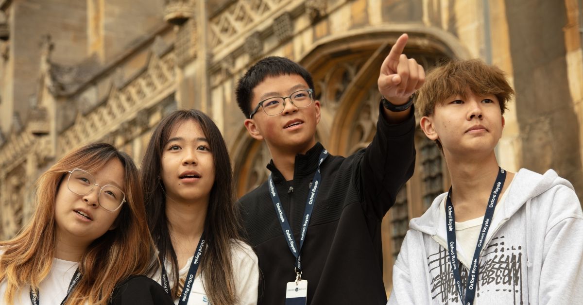 Oxford Royale students sightseeing in Cambridge
