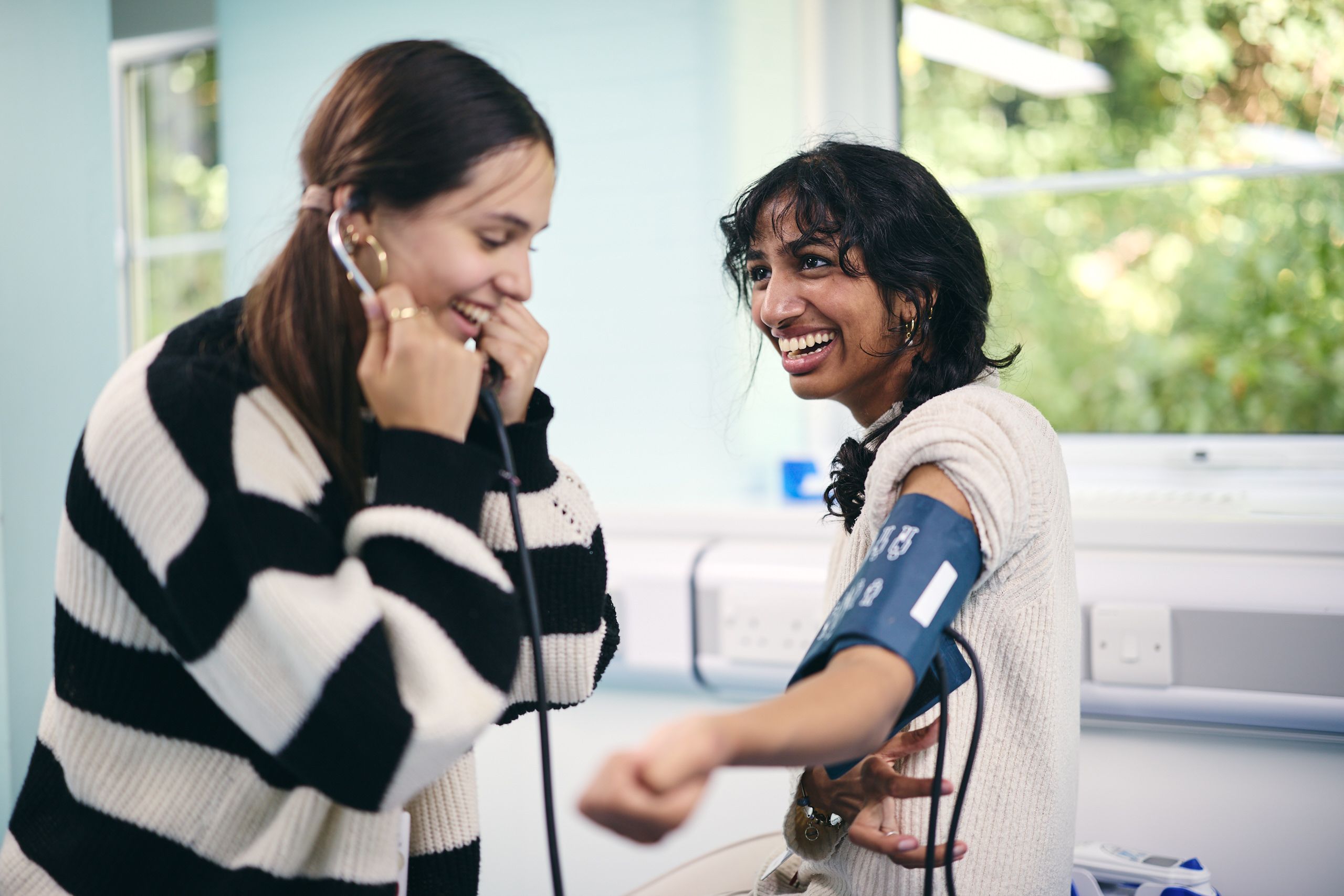 Oxford Royale Medicine Students during a practical lesson