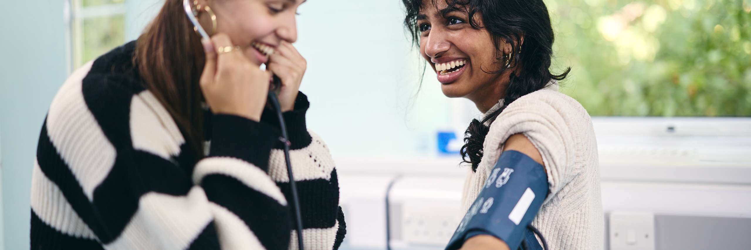 Oxford Royale Medicine Students during a practical lesson