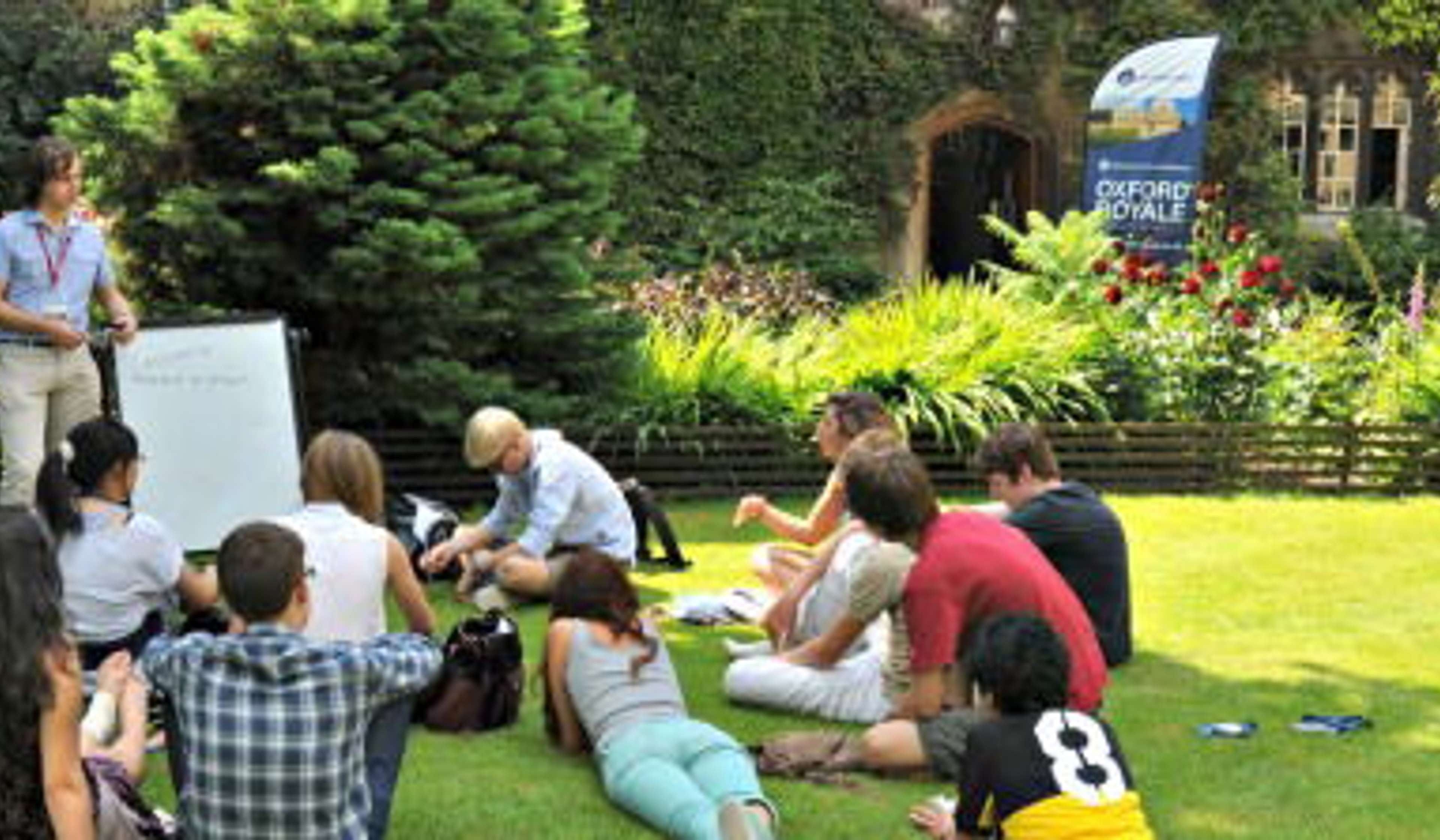 Why Study Abroad? 10 Benefits of Studying in an International Environment