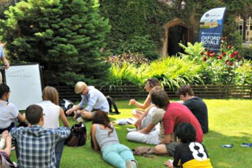 Why Study Abroad? 10 Benefits of Studying in an International Environment