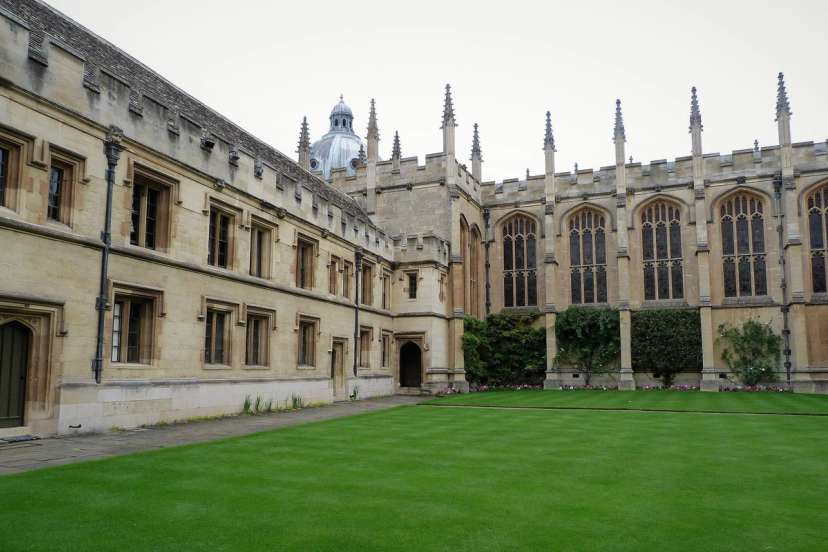 What is Oxford Summer Courses?